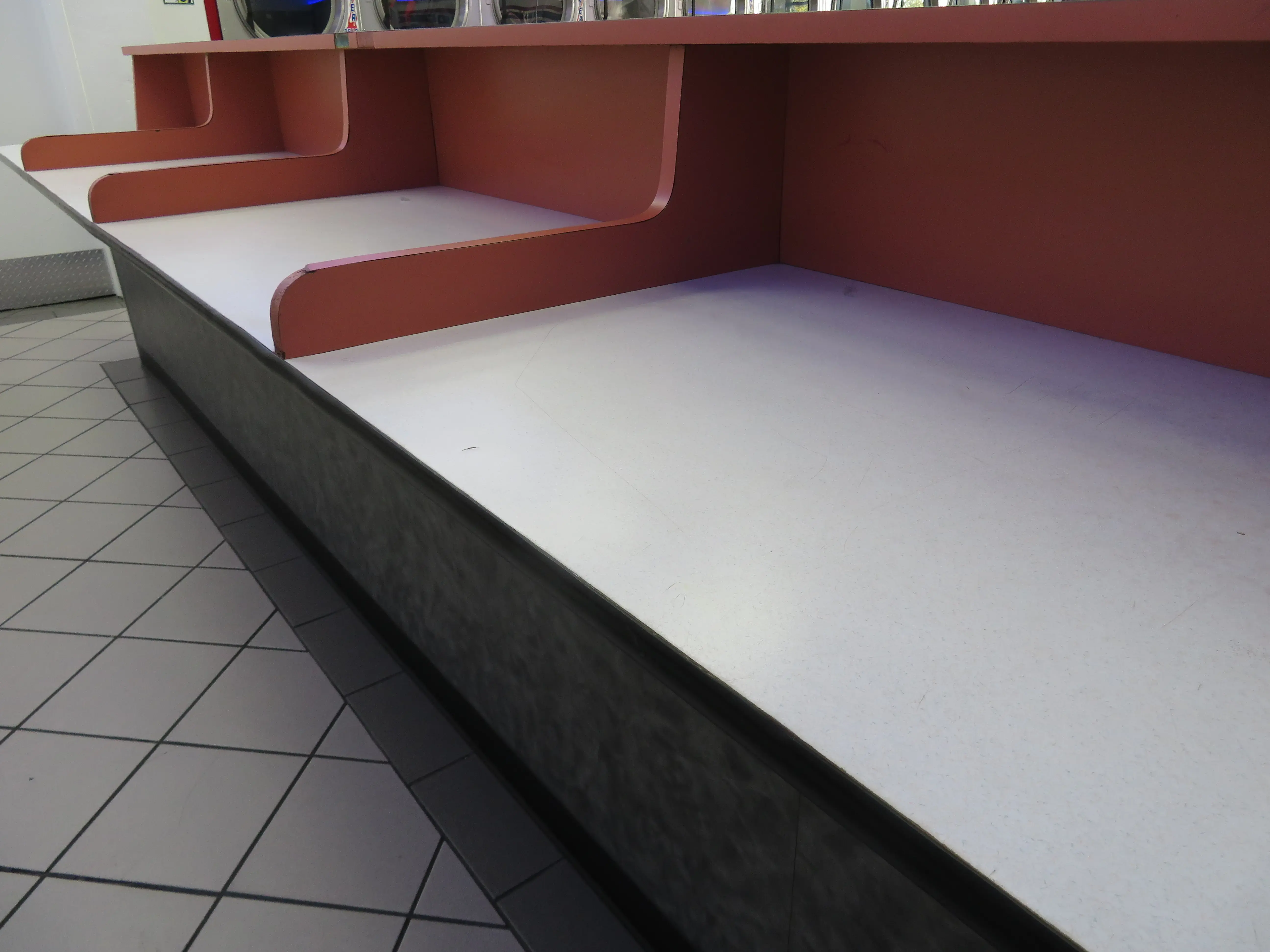 COIN Less LAUNDRY - Image 13