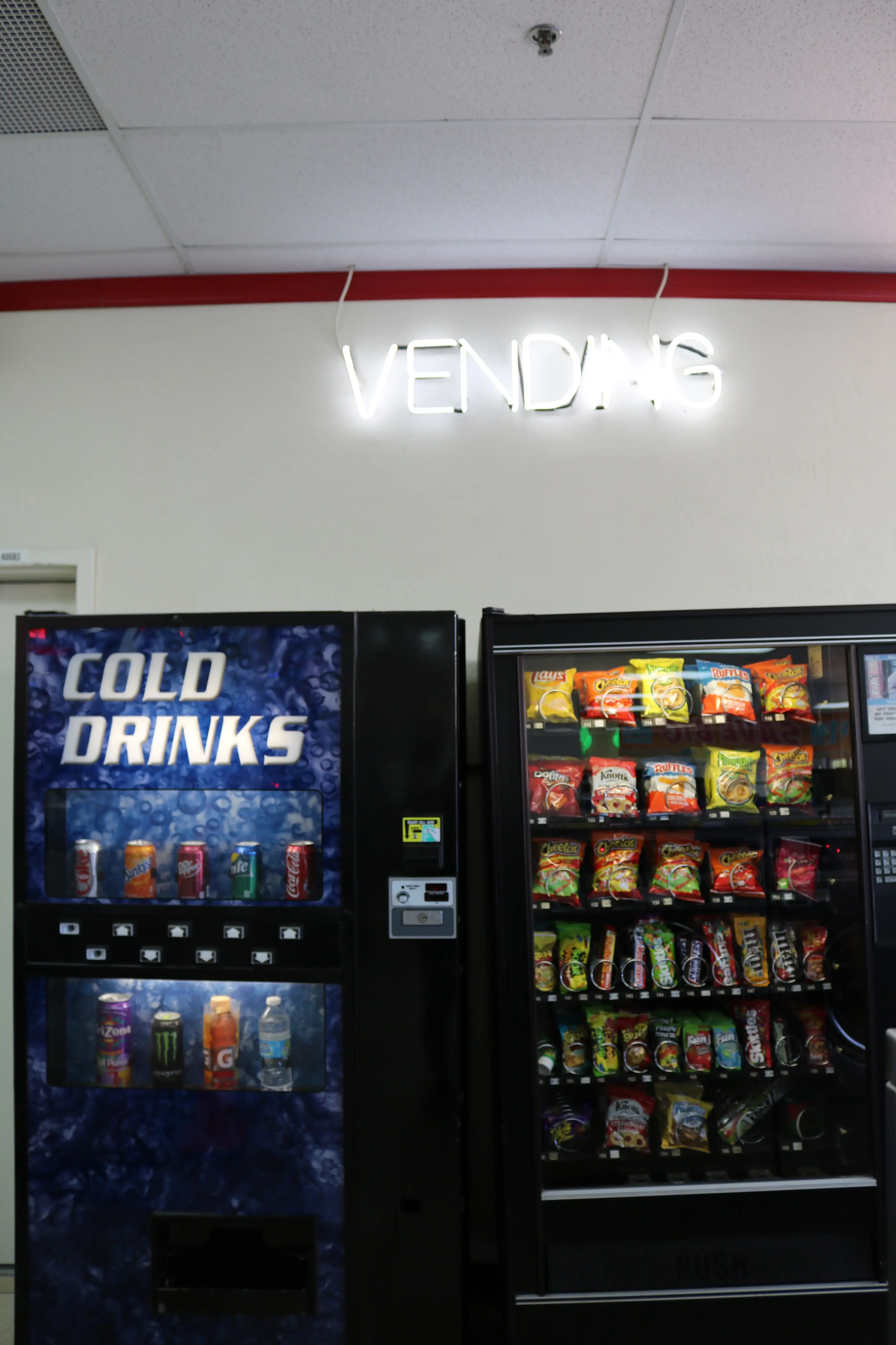 COIN Less LAUNDRY - Image 11