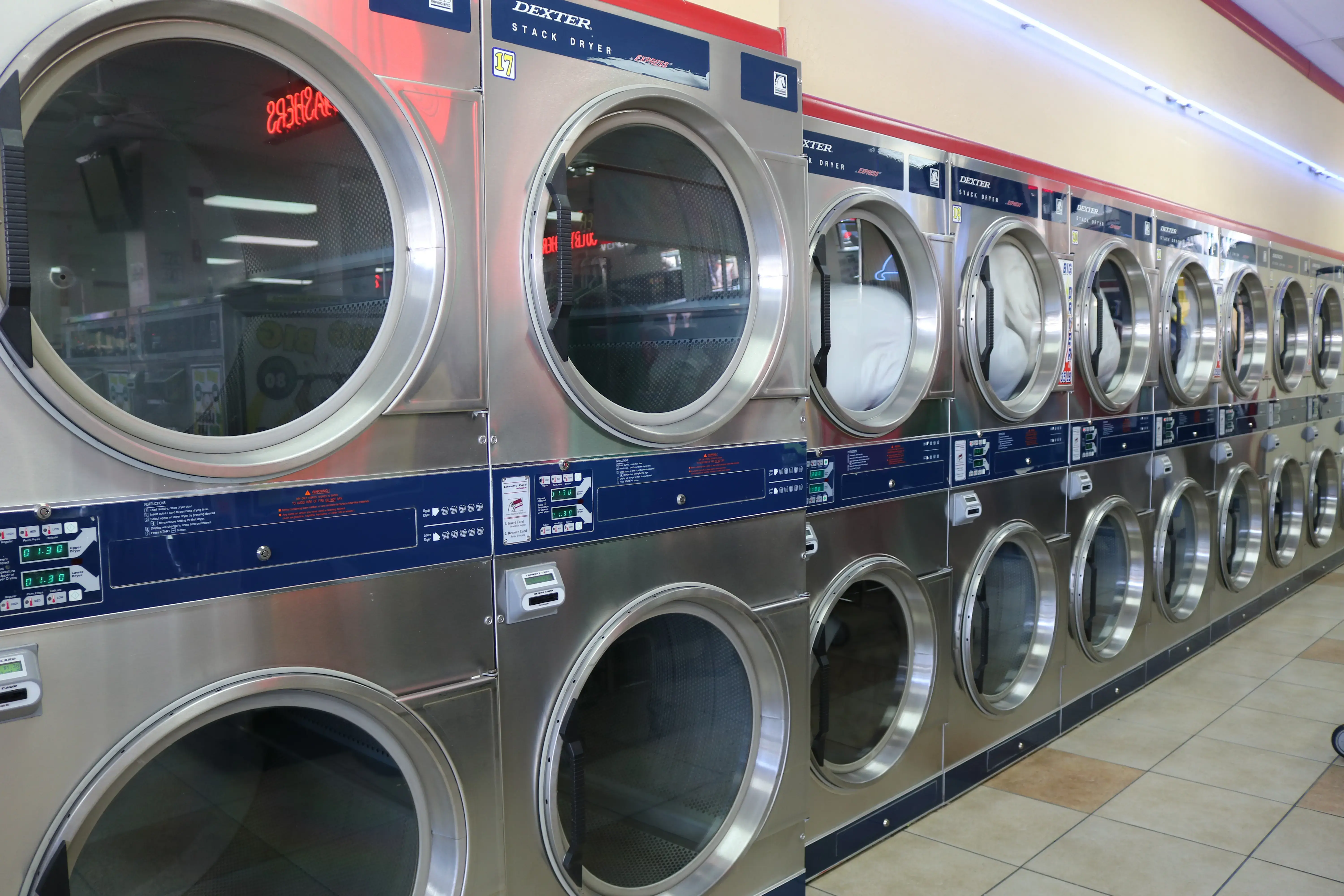 COIN Less LAUNDRY - Image 16