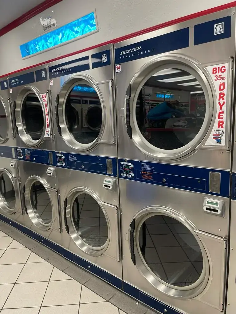 COIN Less LAUNDRY - Image 20