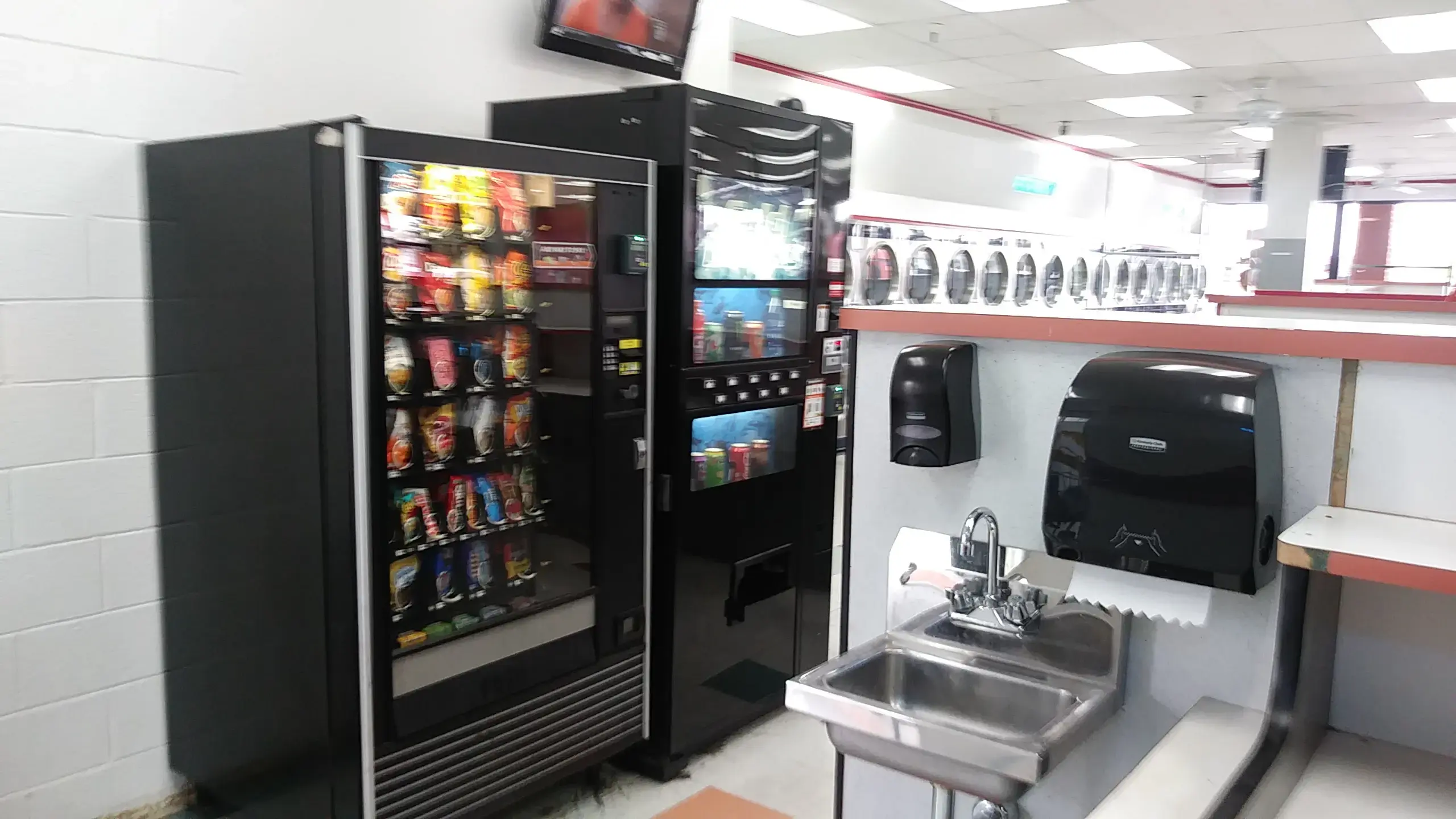 COIN Less LAUNDRY - Image 18