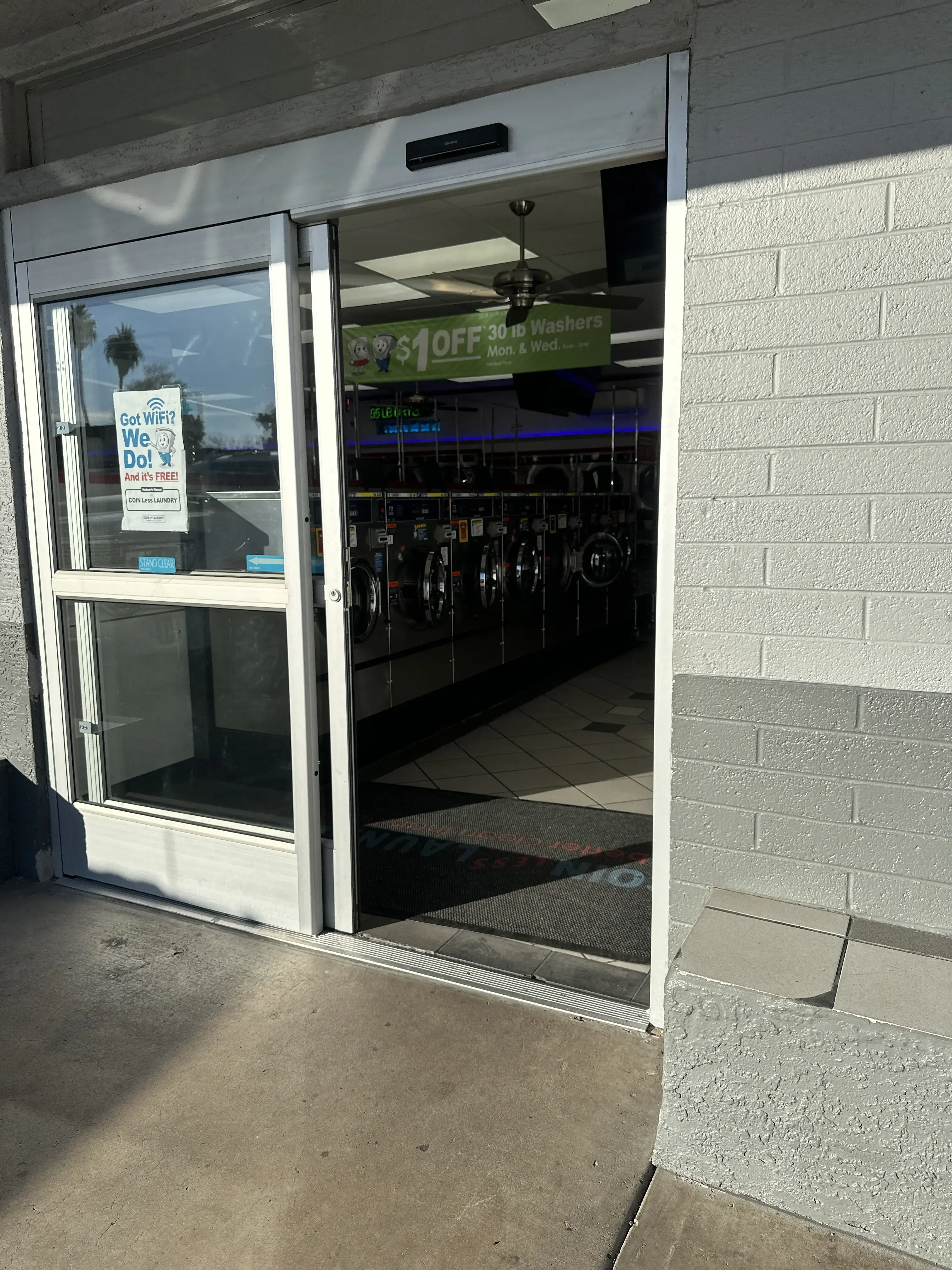 COIN Less LAUNDRY - Image 9