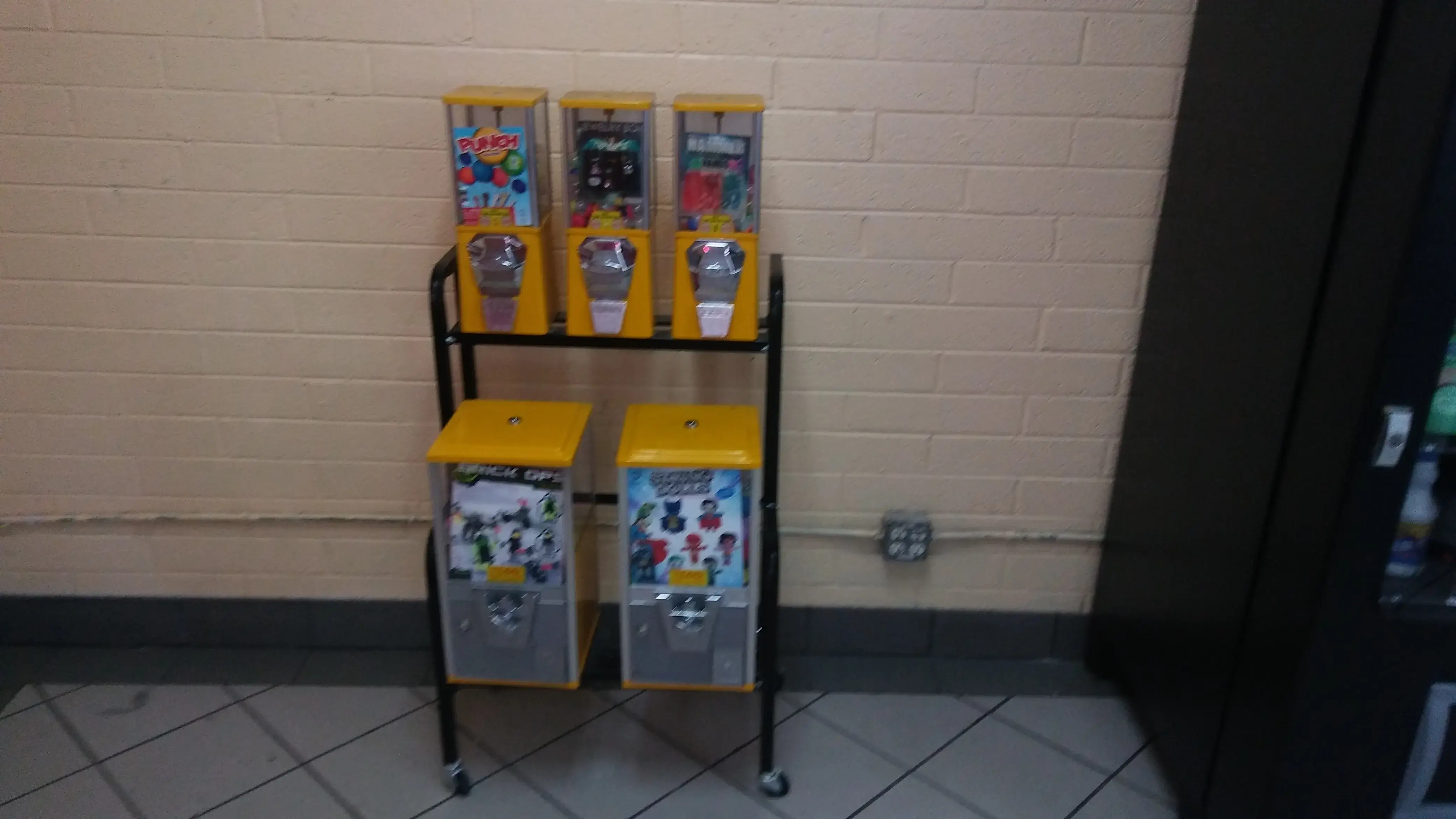 COIN Less LAUNDRY - Image 13