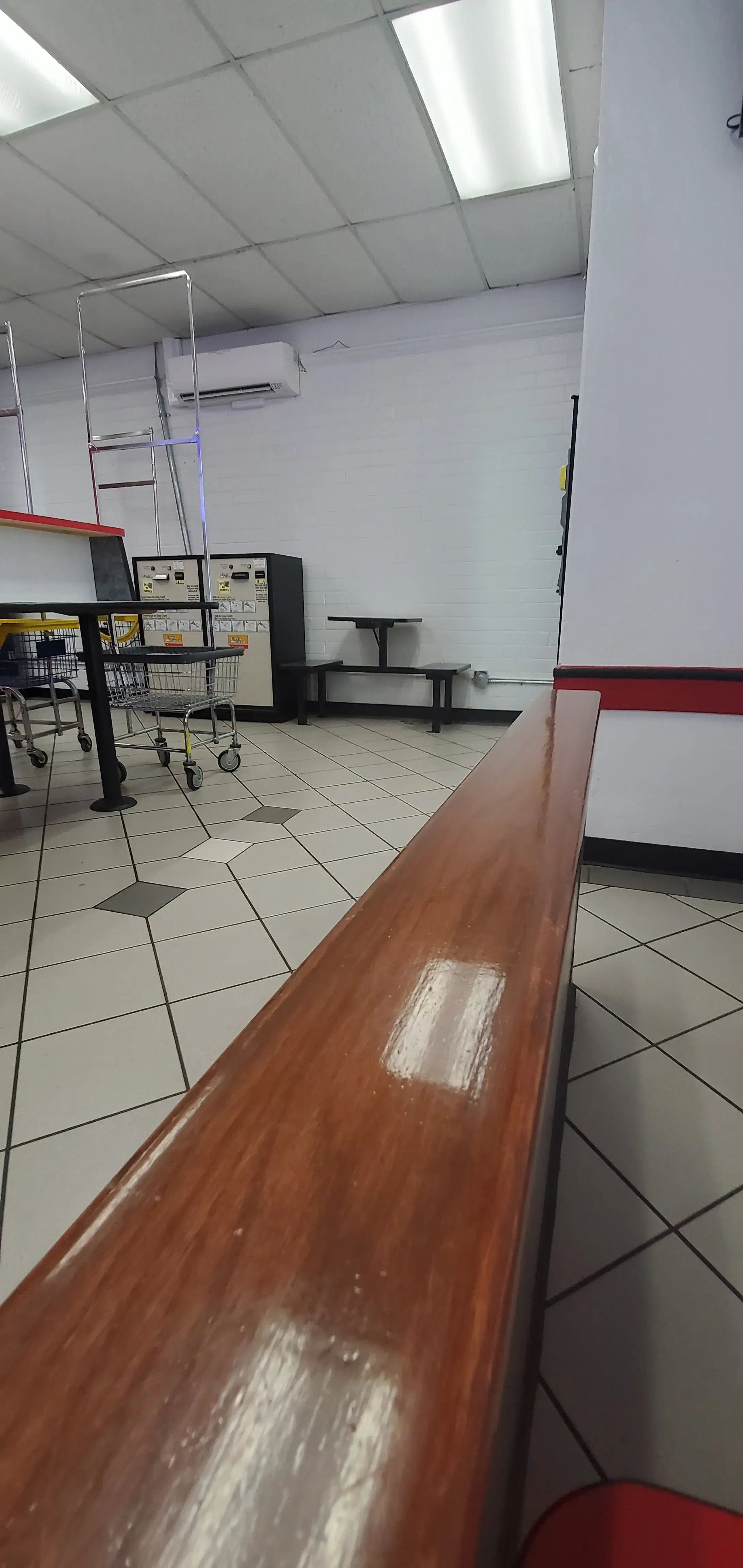 COIN Less LAUNDRY - Image 10