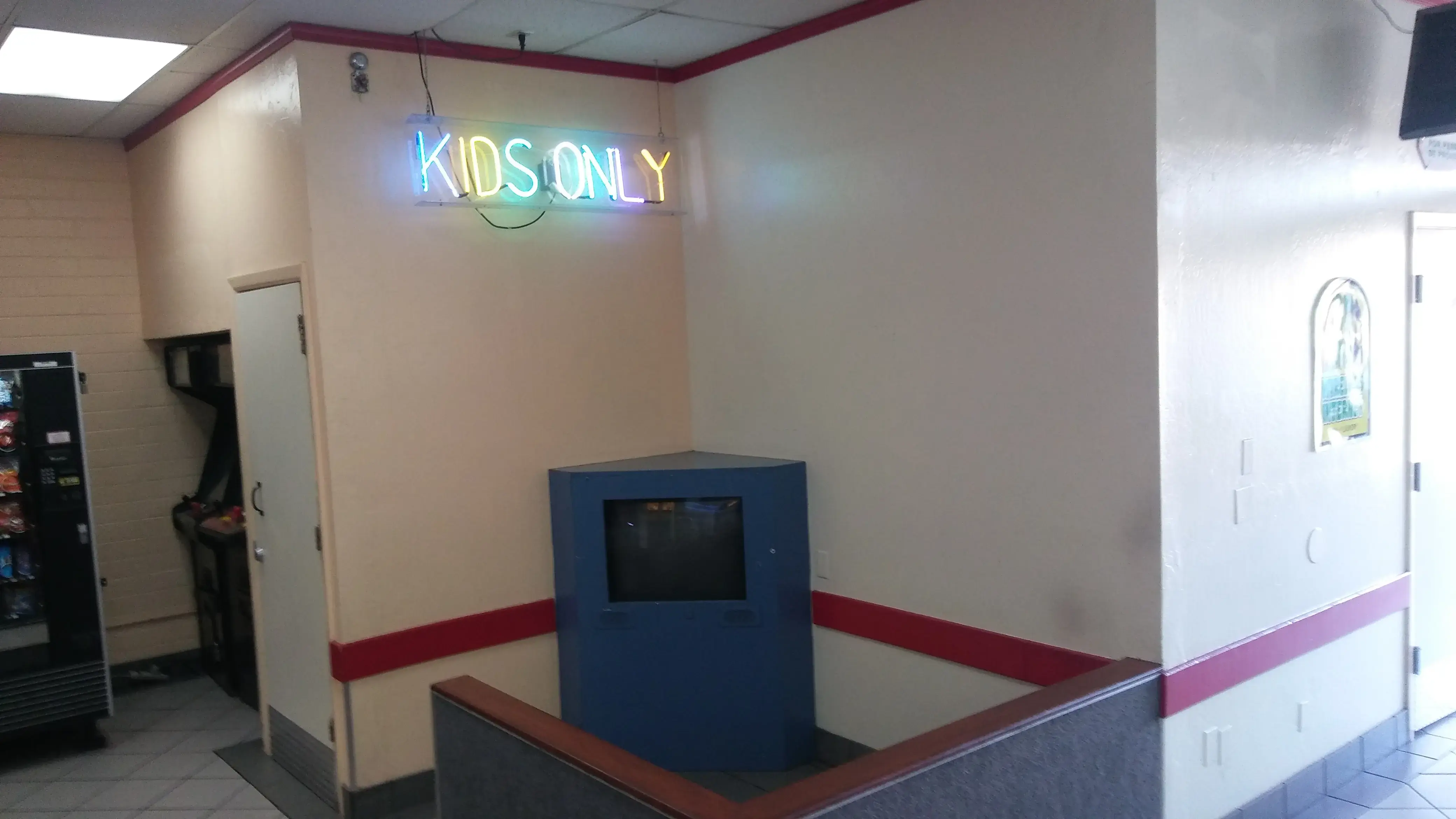 COIN Less LAUNDRY - Image 15