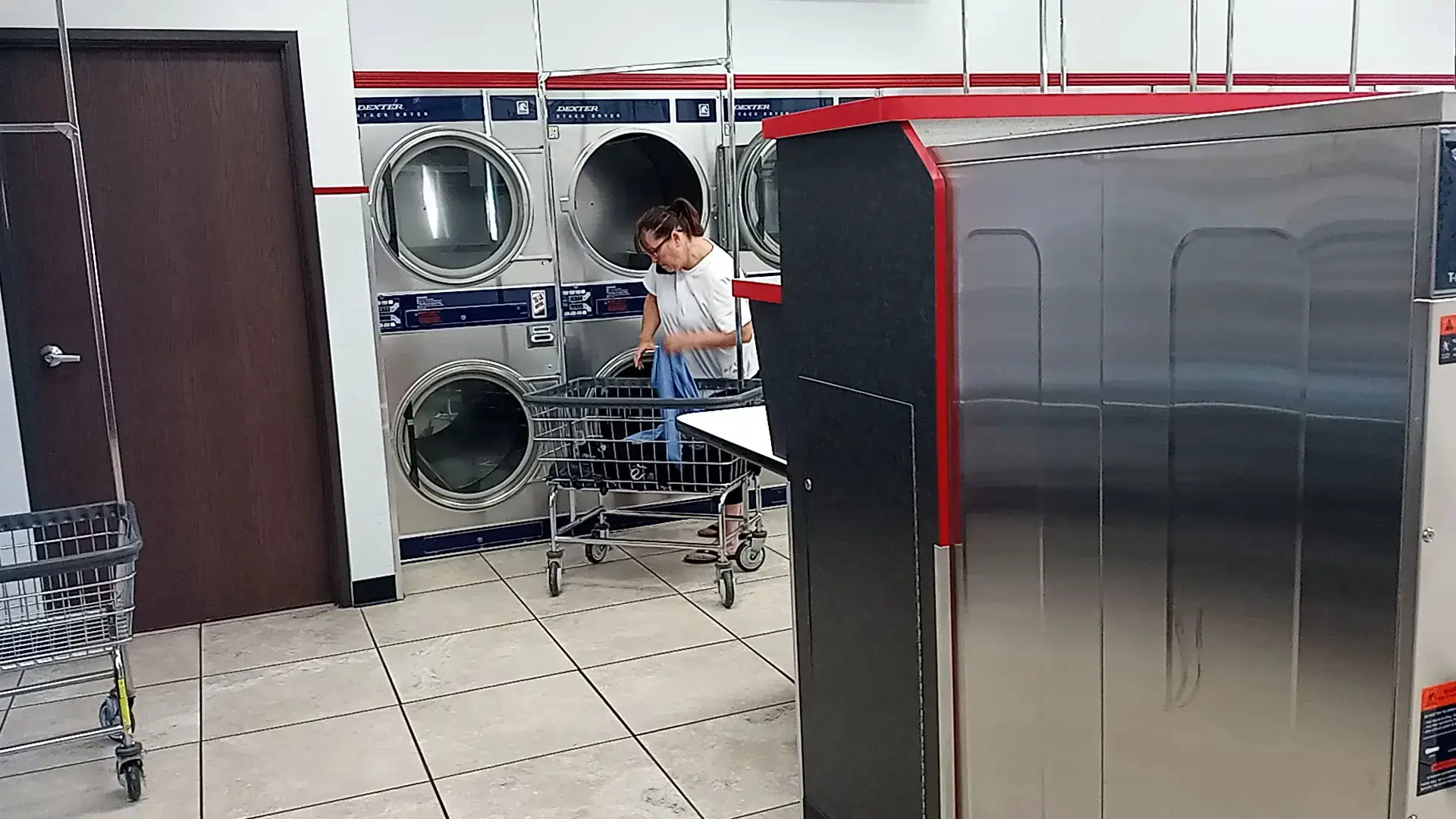 COIN Less LAUNDRY thumbnail 2