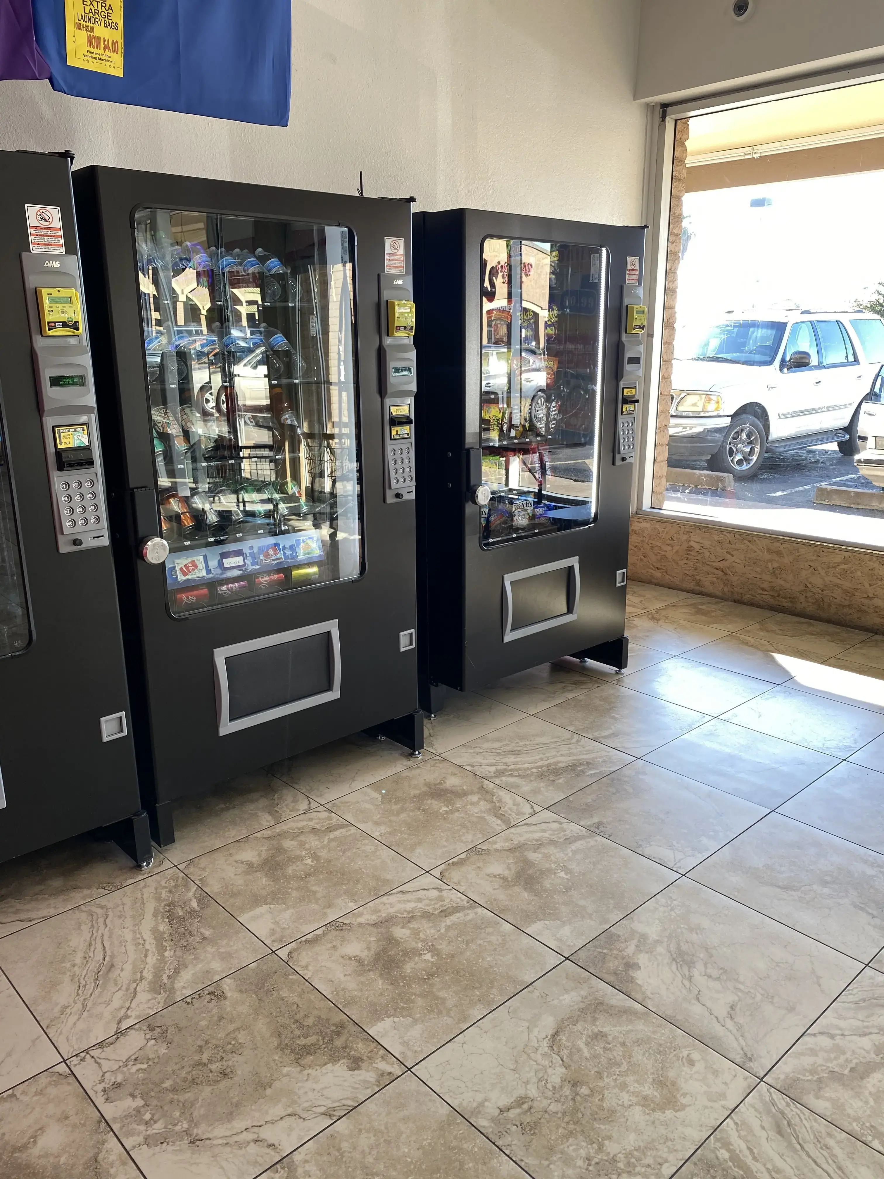 COIN Less LAUNDRY - Image 11