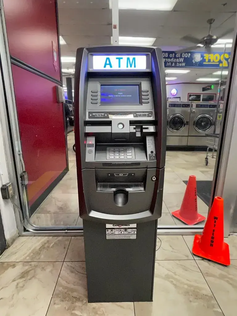 COIN Less LAUNDRY - Image 9