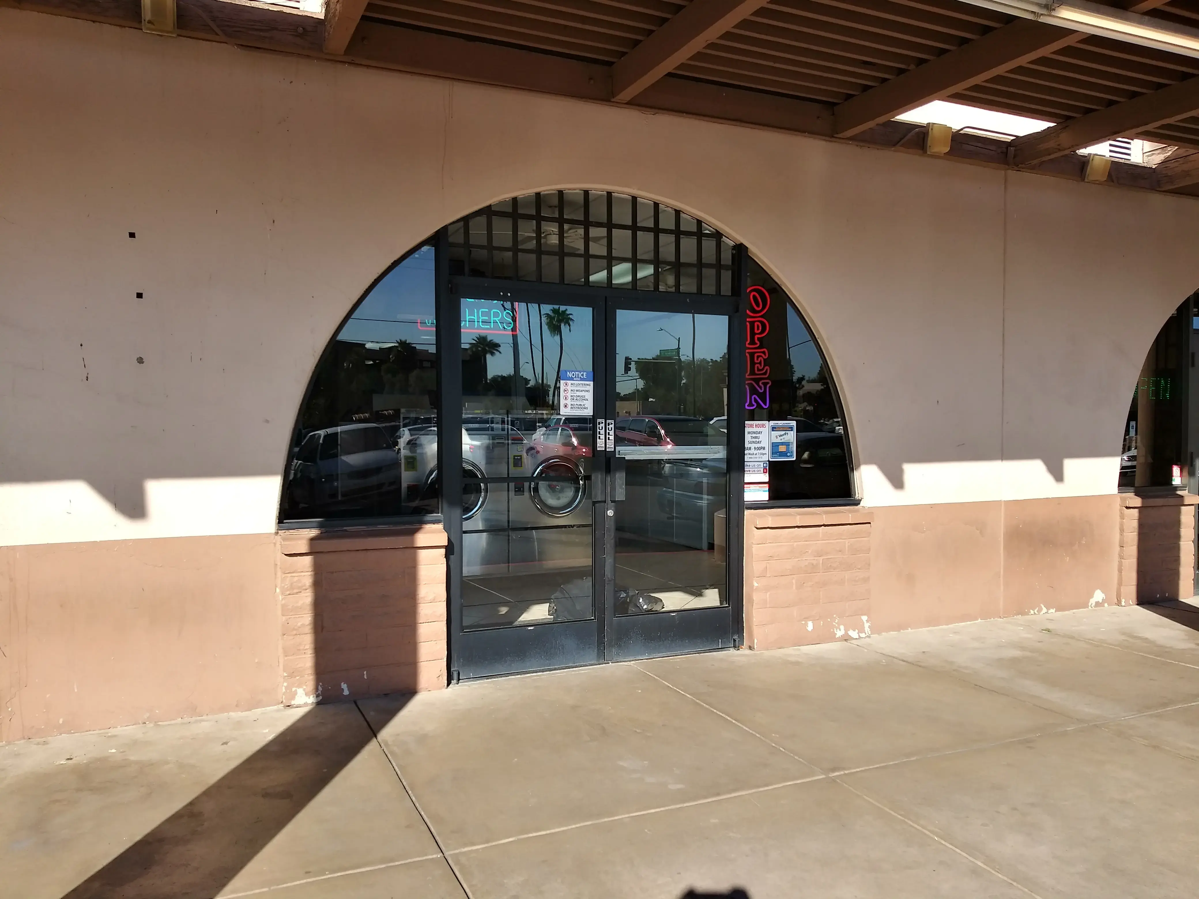 COIN Less LAUNDRY - Image 19