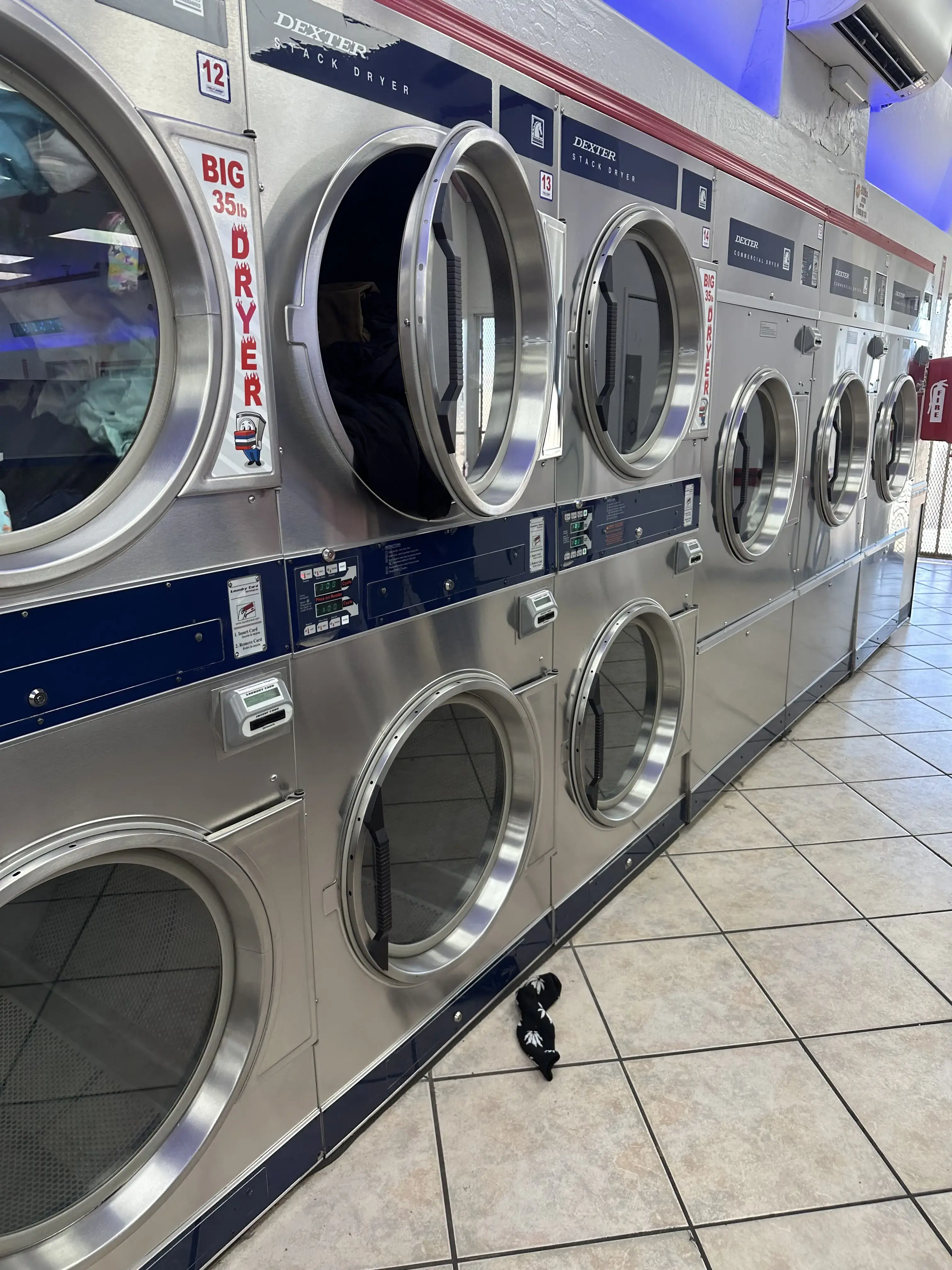 COIN Less LAUNDRY thumbnail 1