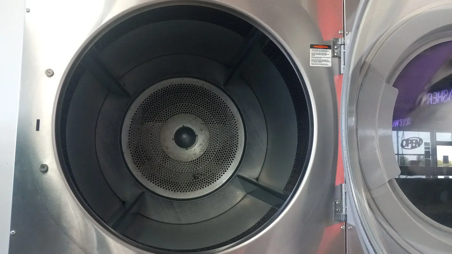 COIN Less LAUNDRY - Image 15