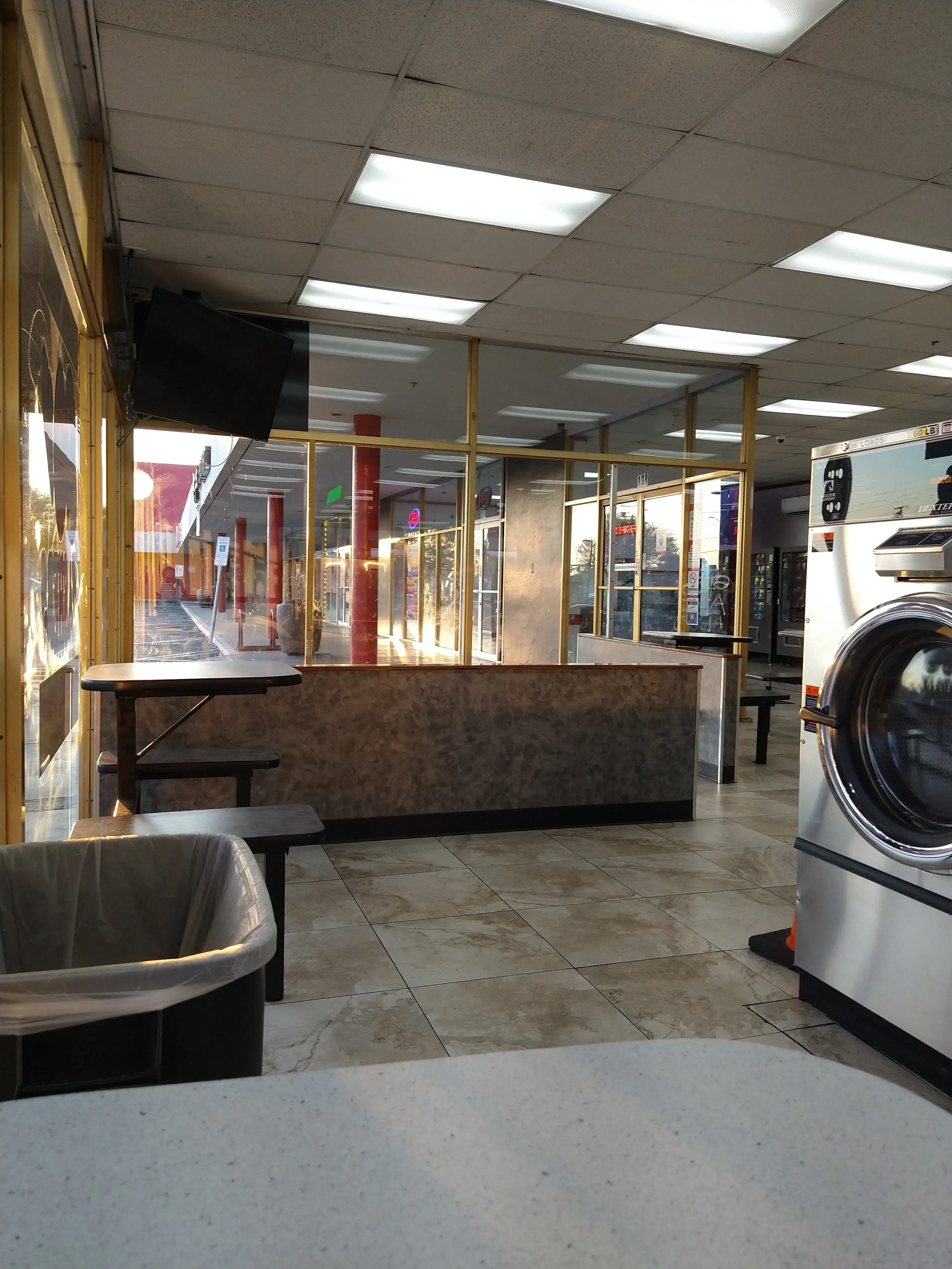 COIN Less LAUNDRY - Image 6