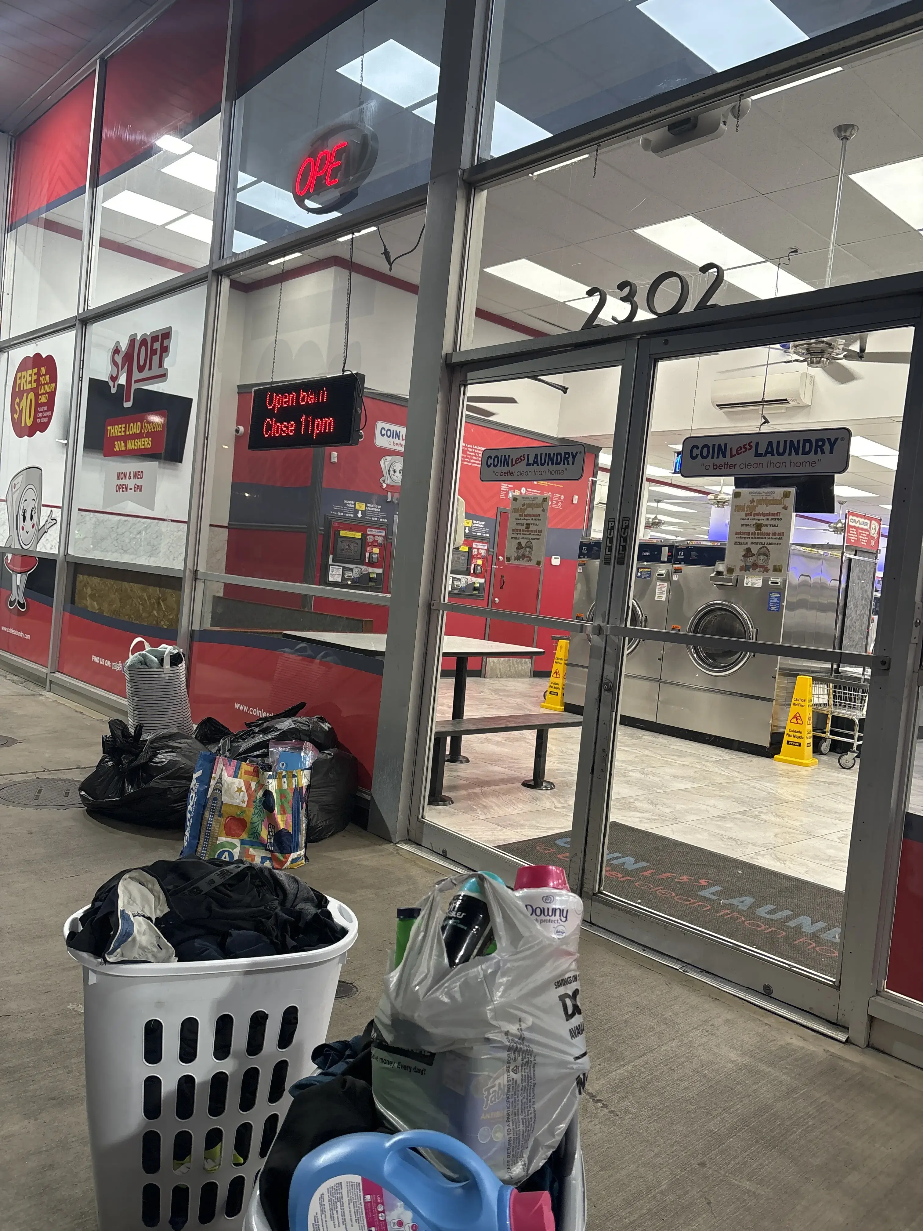 COIN Less LAUNDRY - Image 15