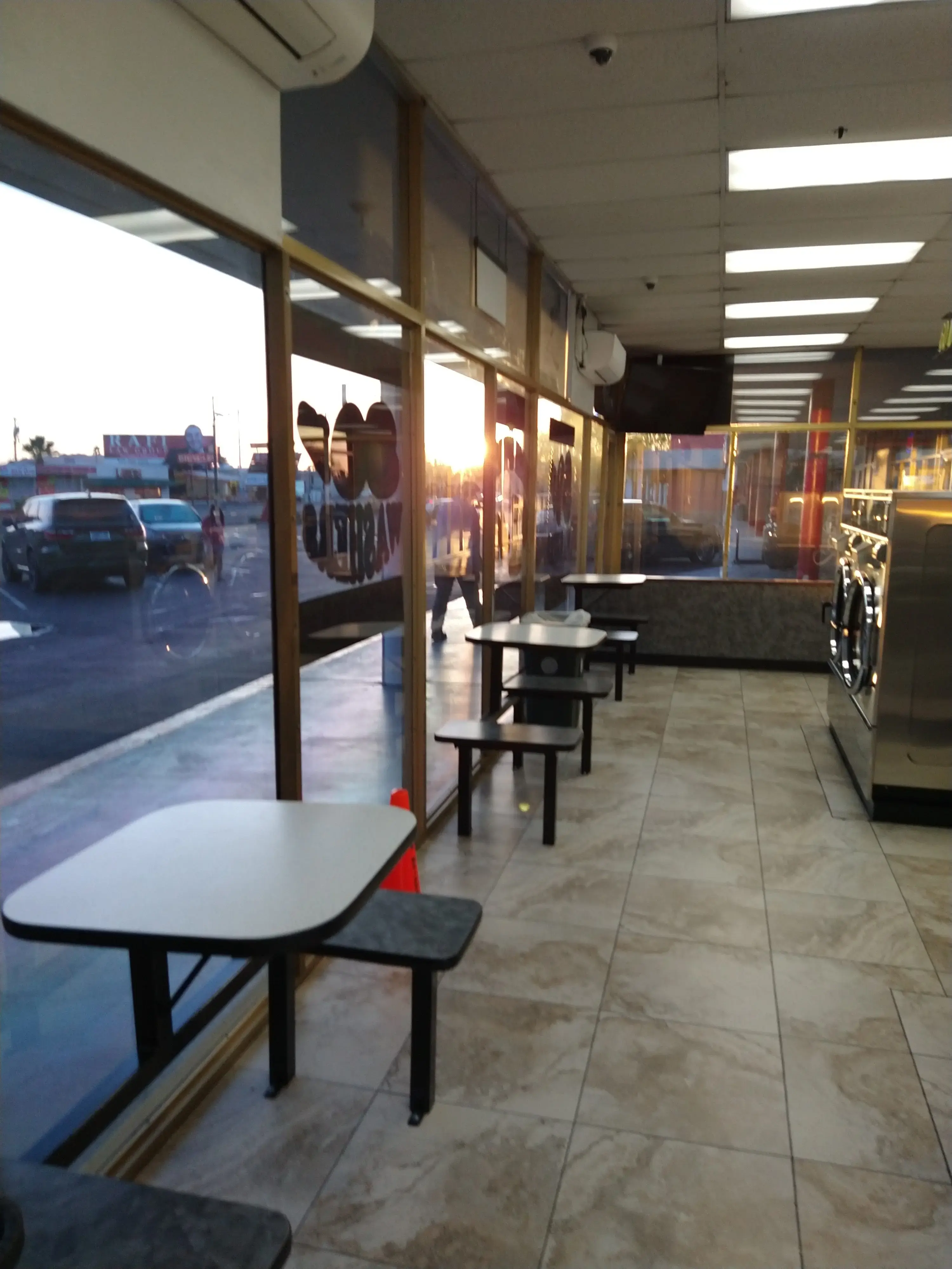 COIN Less LAUNDRY - Image 13