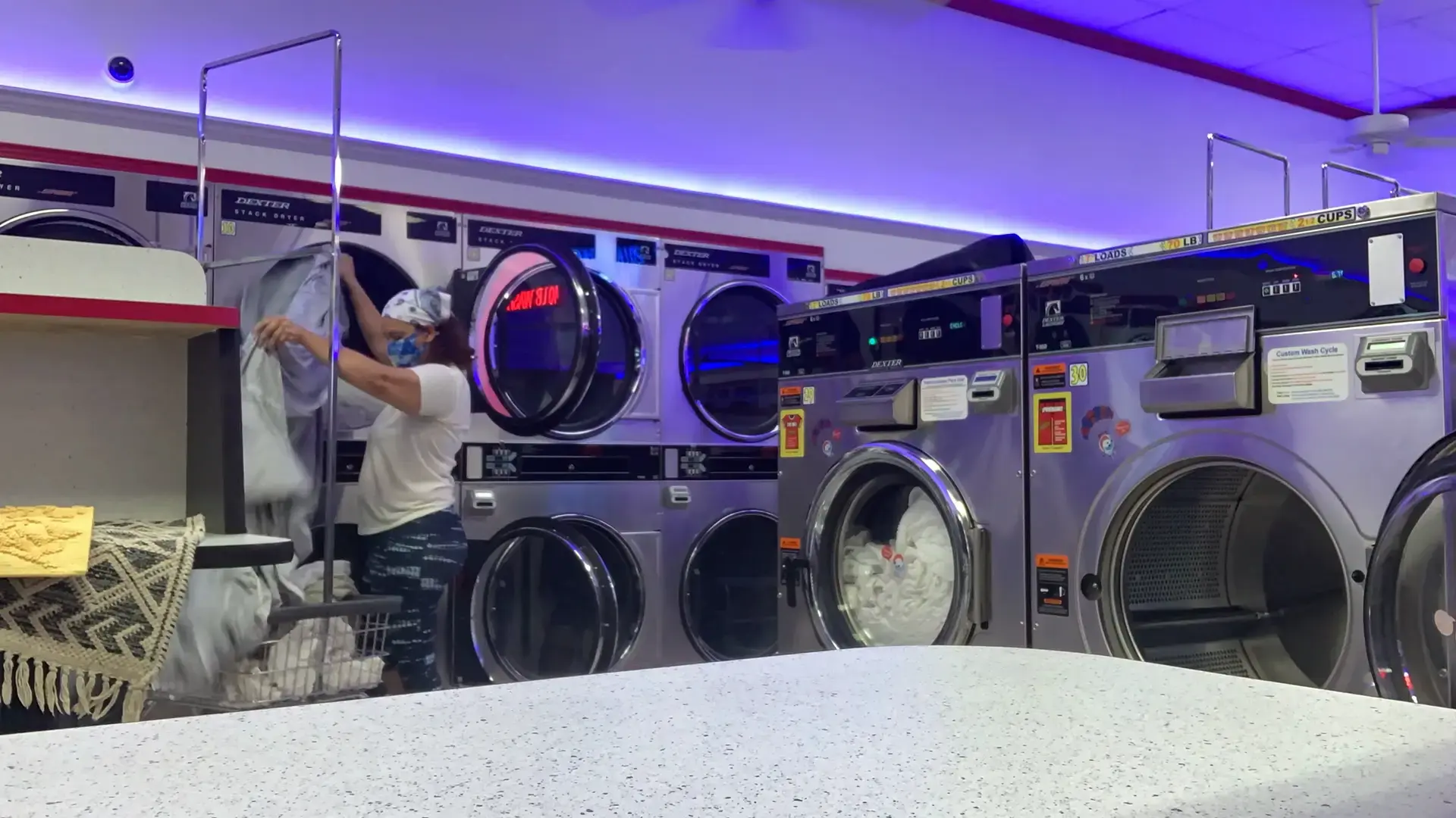 COIN Less LAUNDRY - Image 2