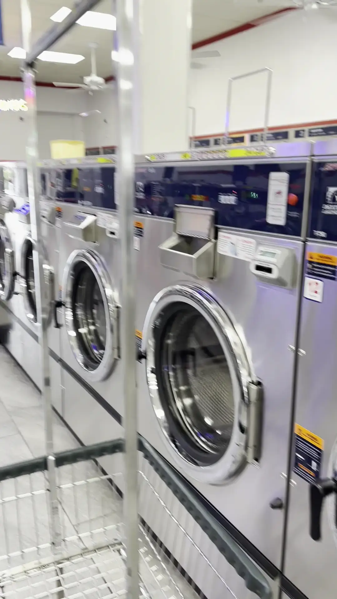 COIN Less LAUNDRY - Image 14