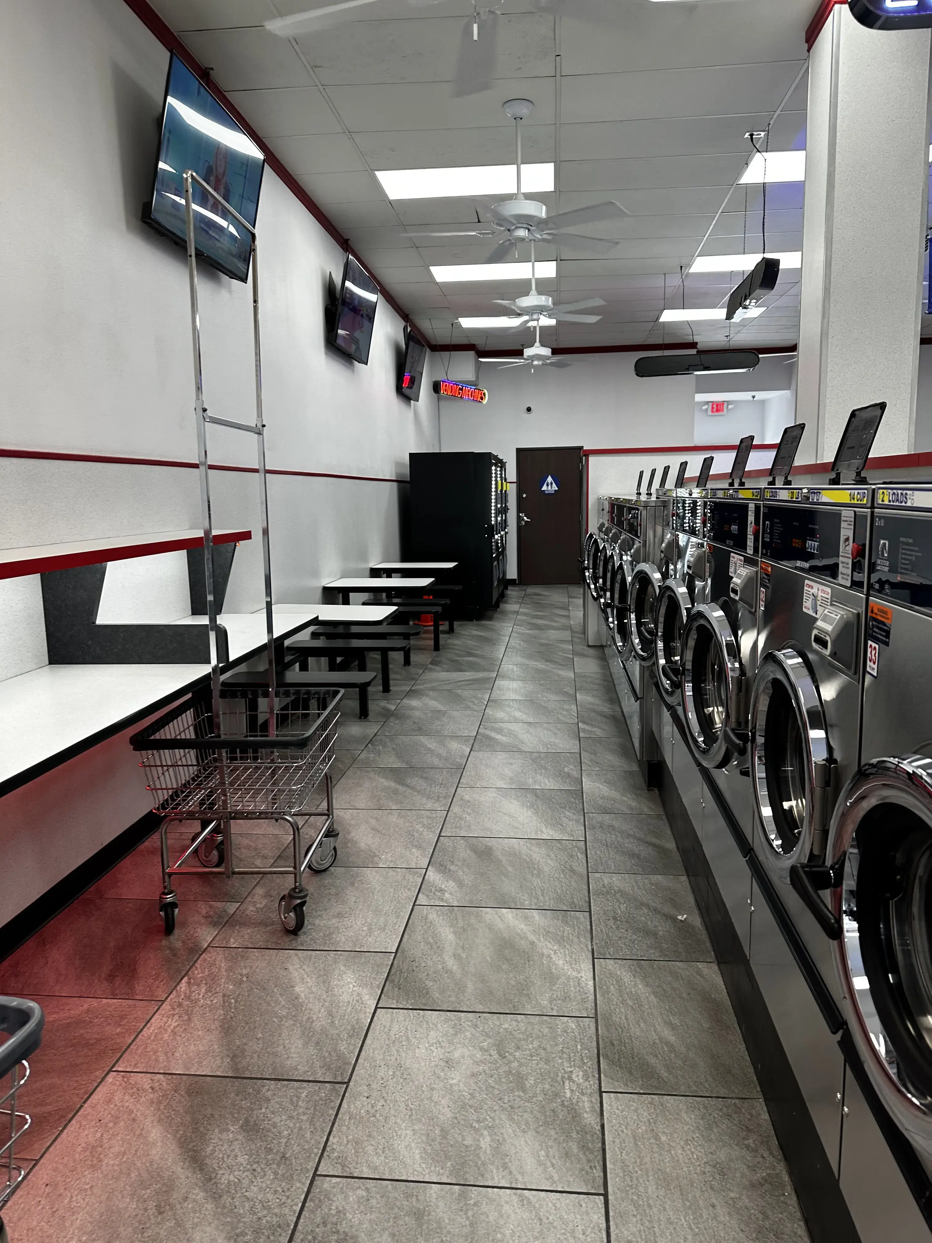 COIN Less LAUNDRY thumbnail 4