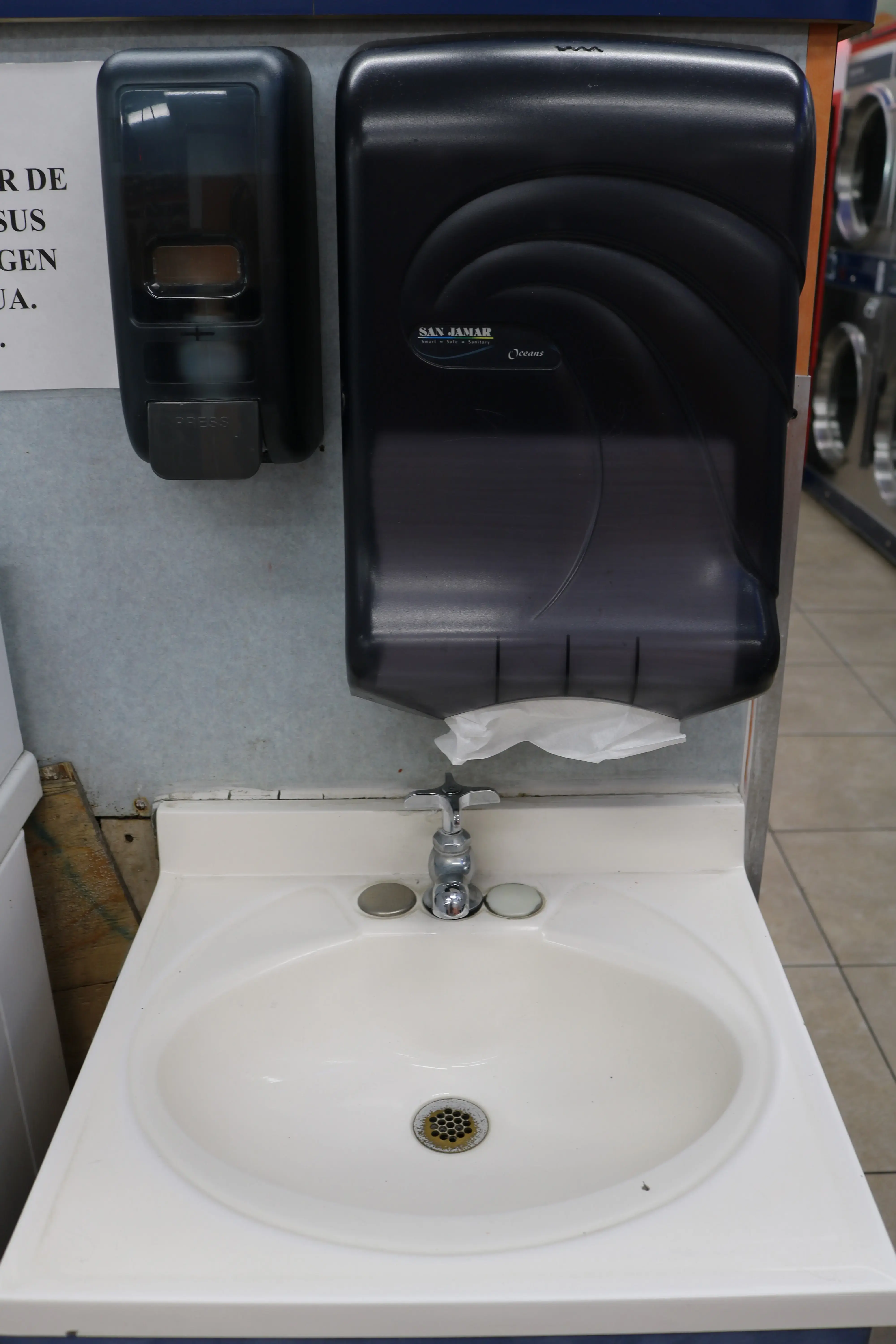 COIN Less LAUNDRY - Image 10