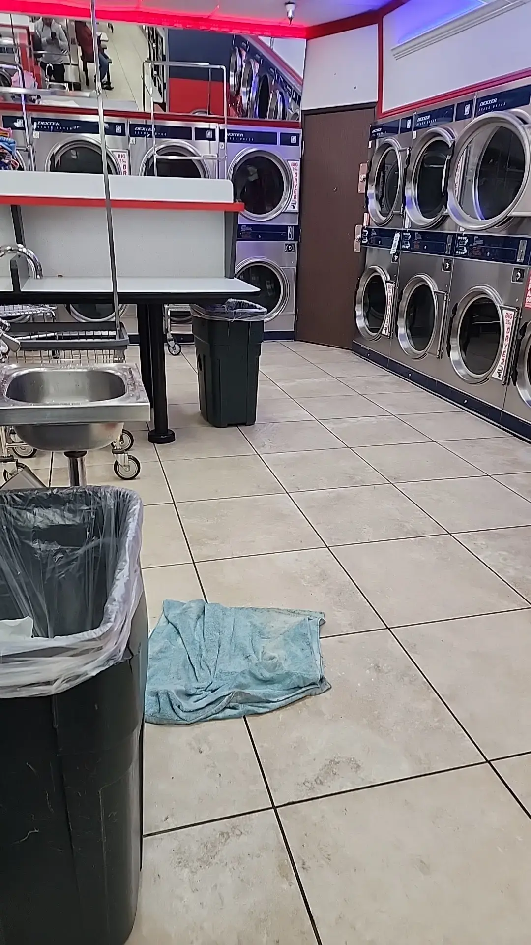 COIN Less LAUNDRY - Image 11