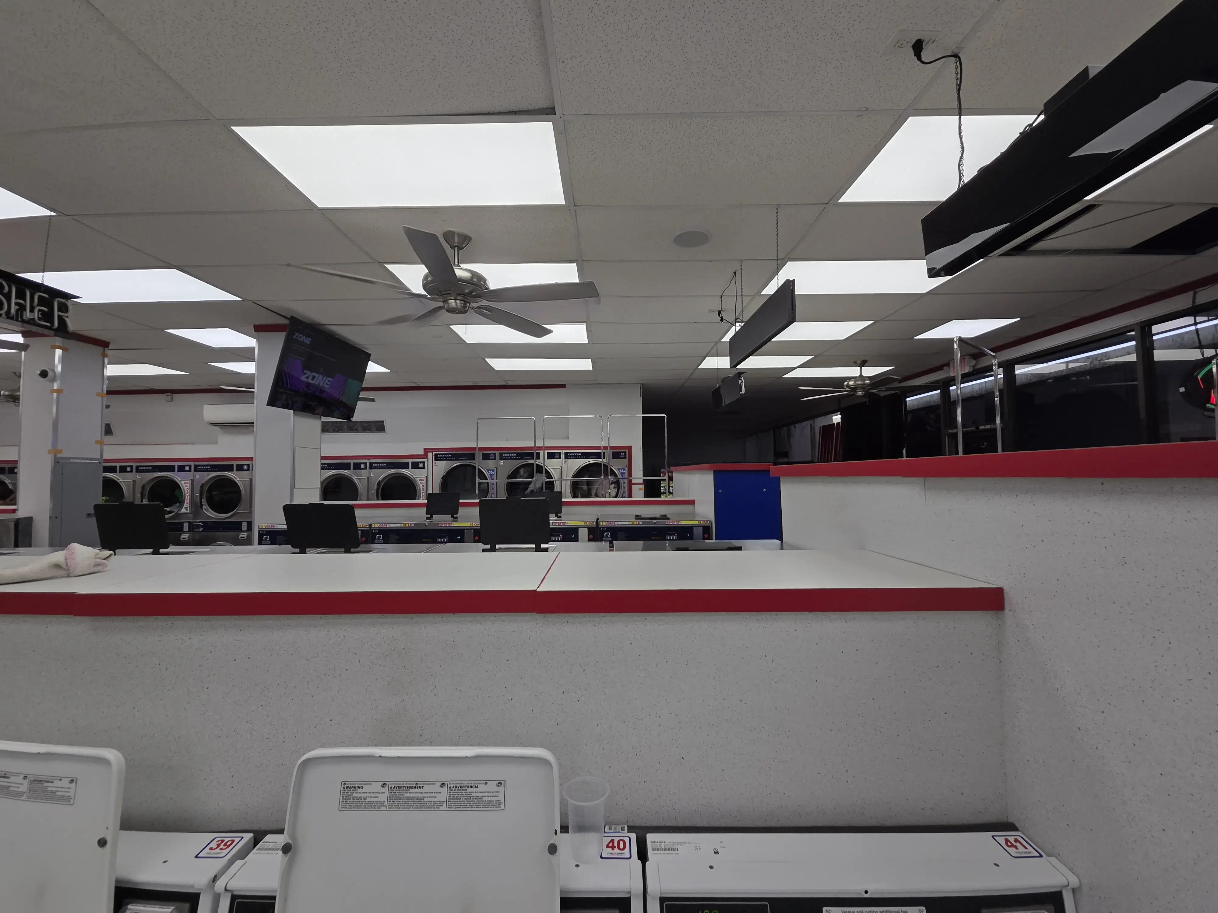 COIN Less LAUNDRY - Image 19