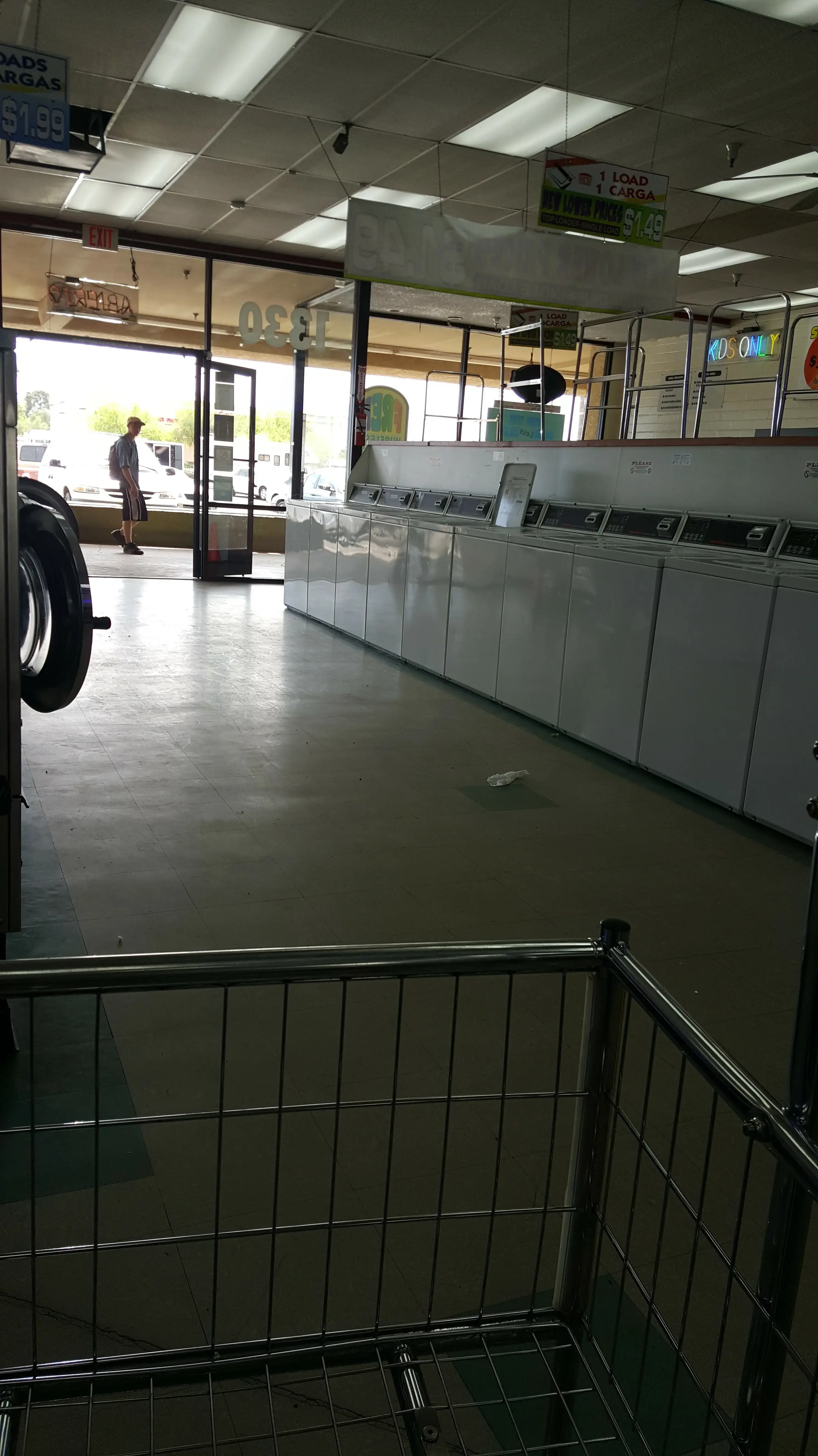 COIN Less LAUNDRY - Image 19