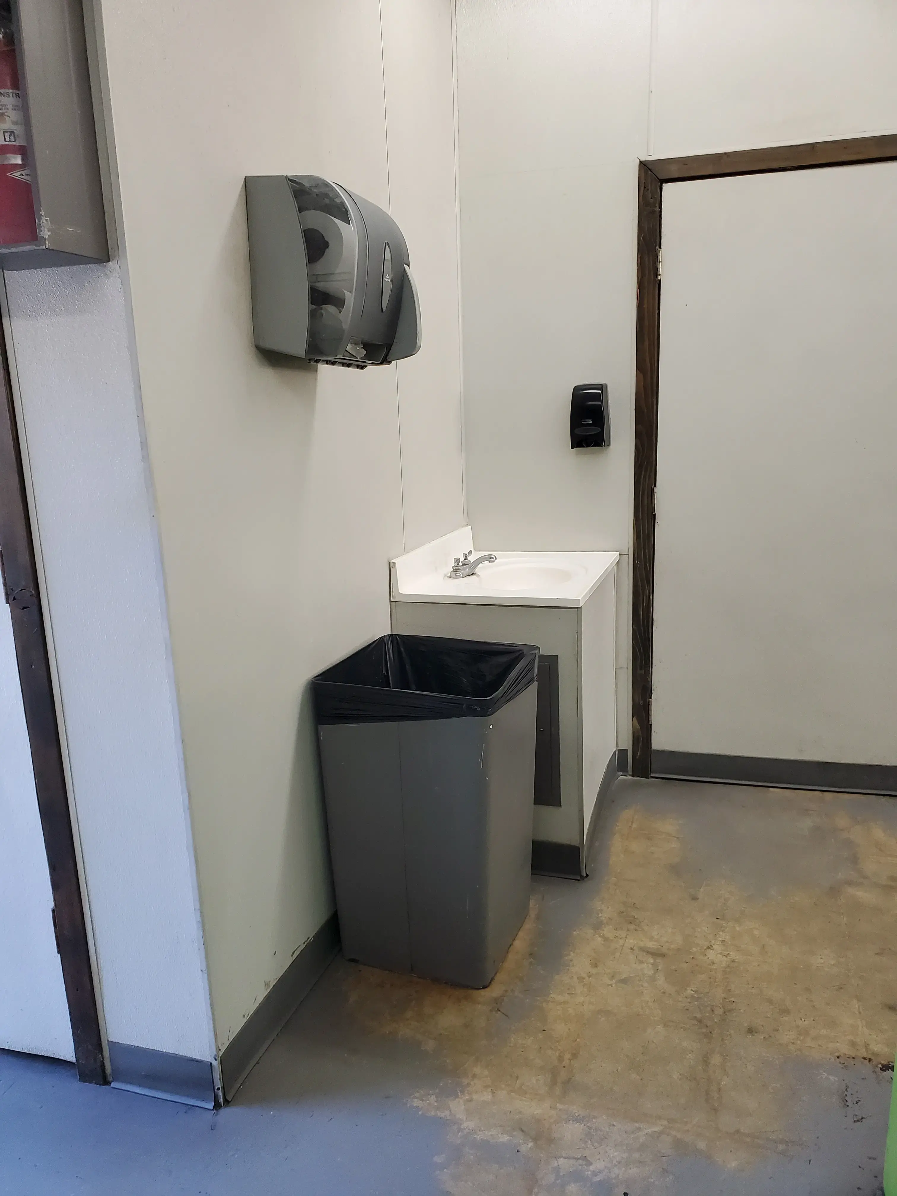Coin-Op Laundry - Image 9