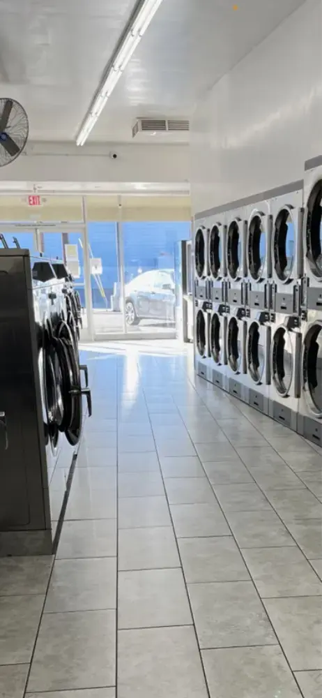 Coin OP Laundry Lavanderia - Image 11