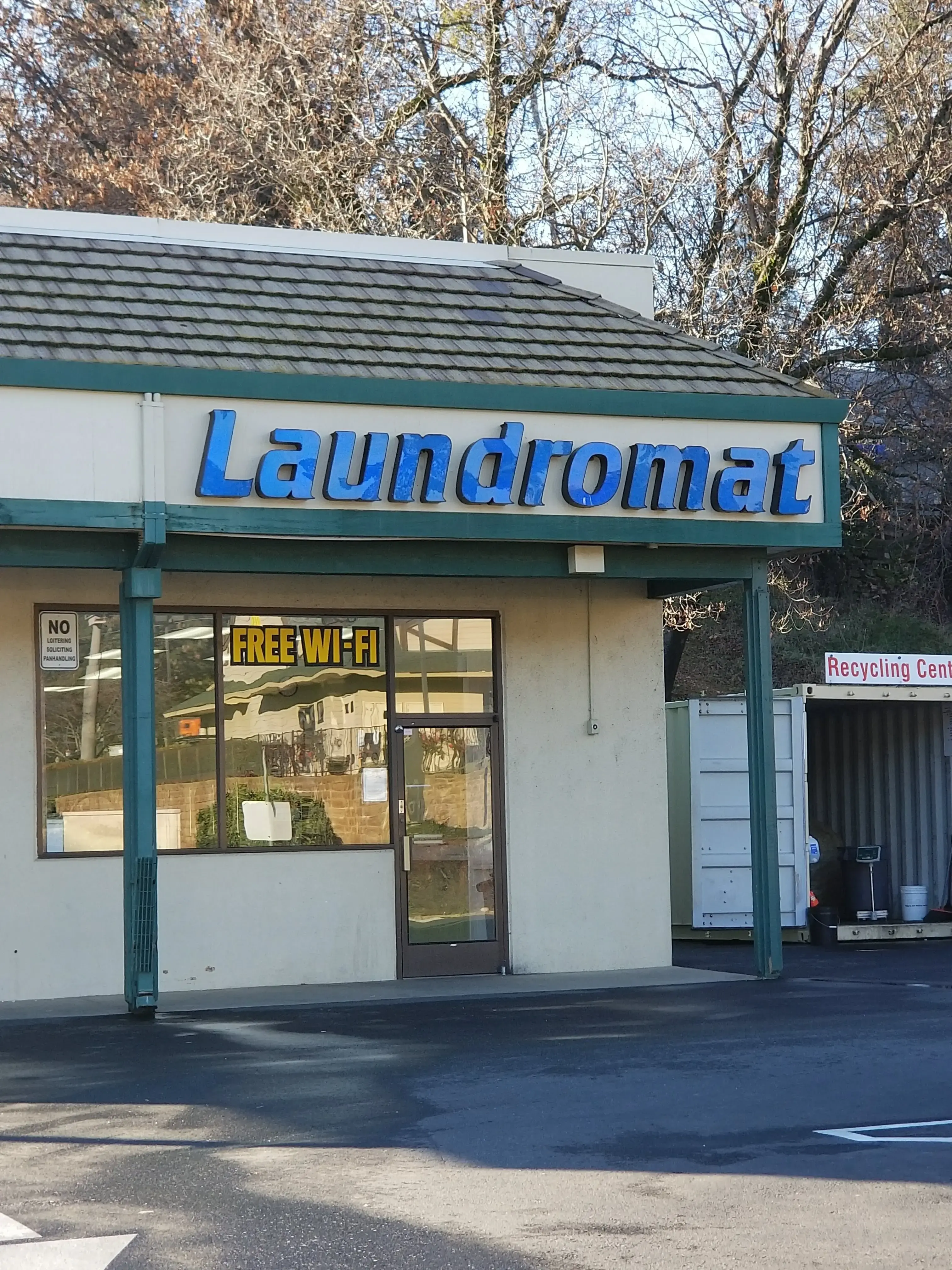 Colfax Laundromat - Image 10