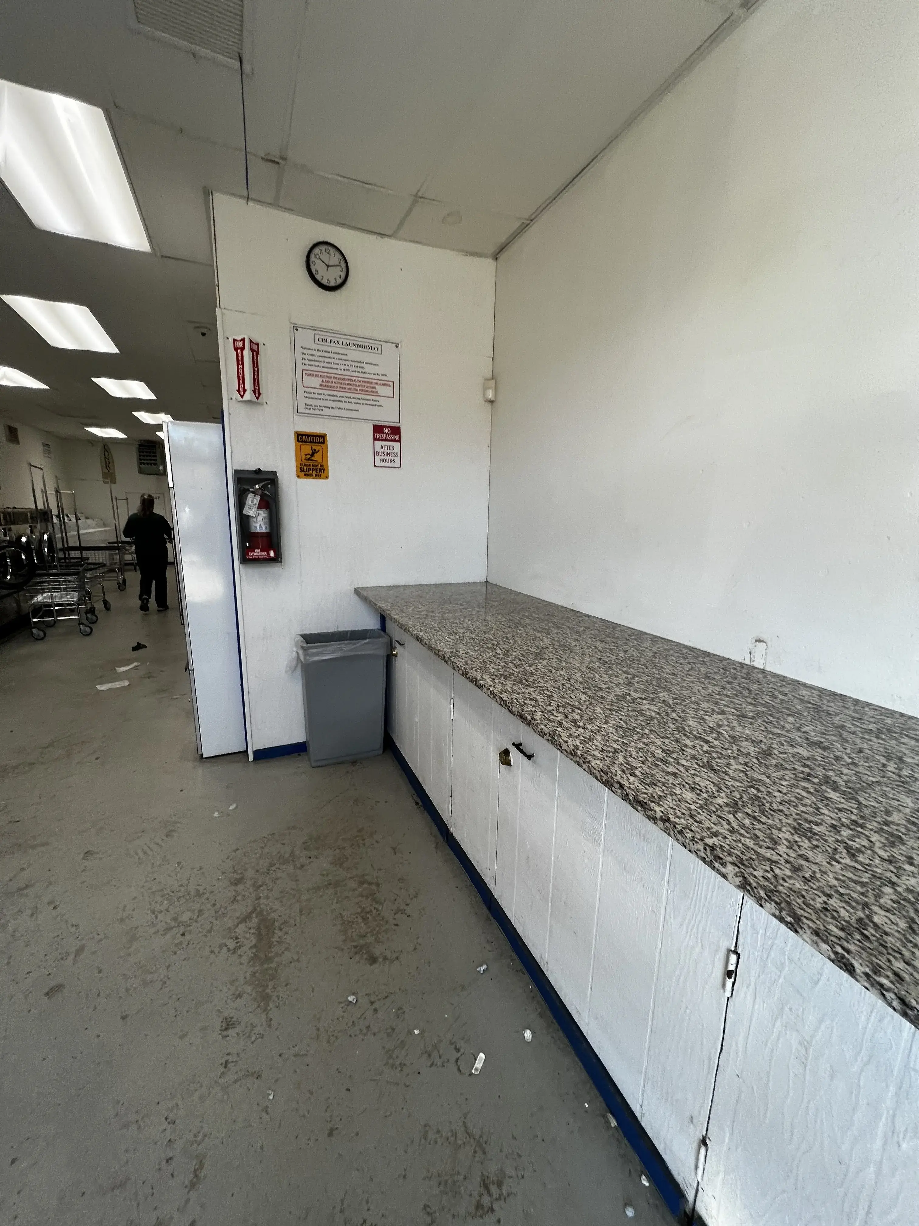 Colfax Laundromat - Image 8