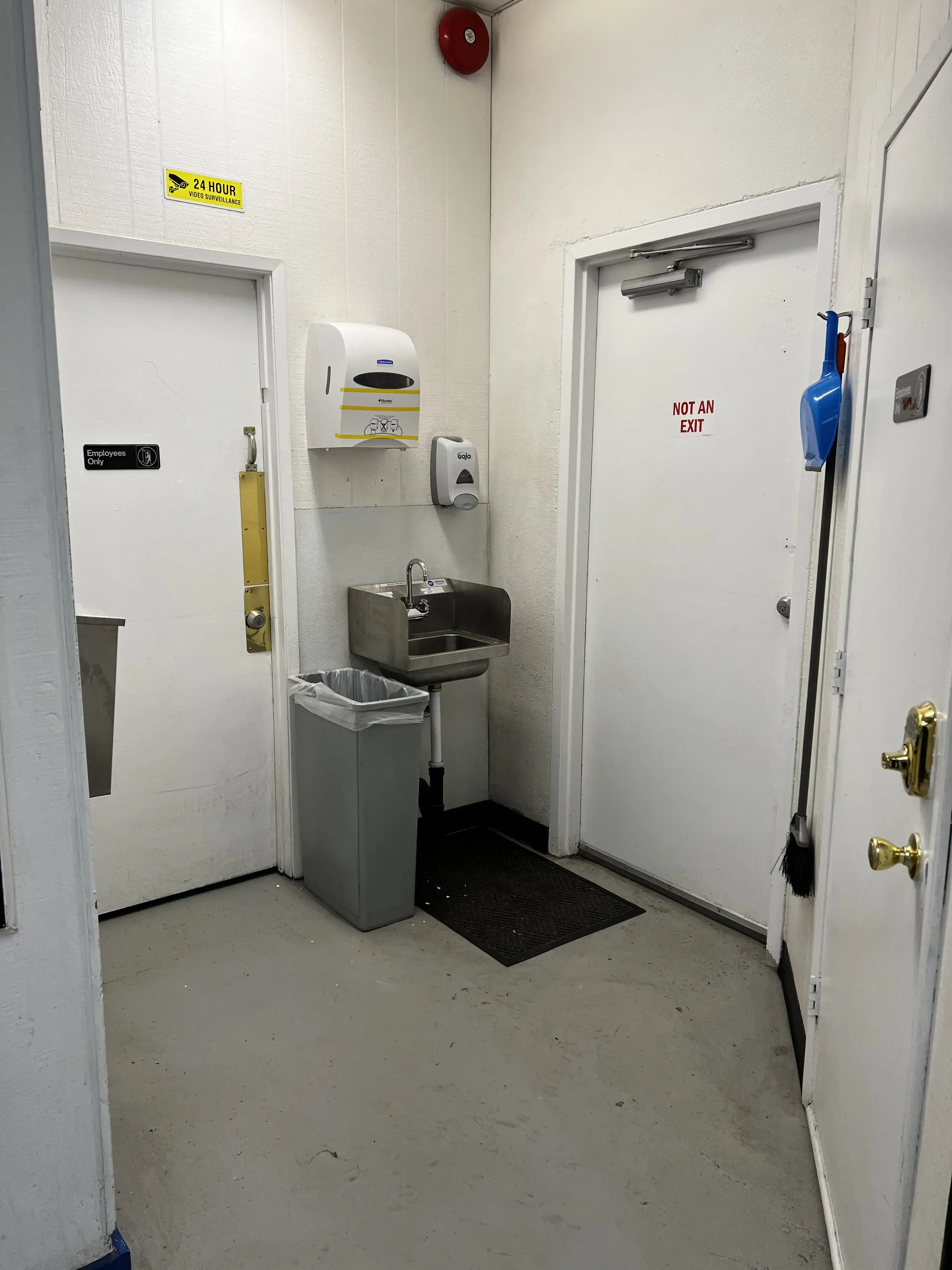 Colfax Laundromat thumbnail 11
