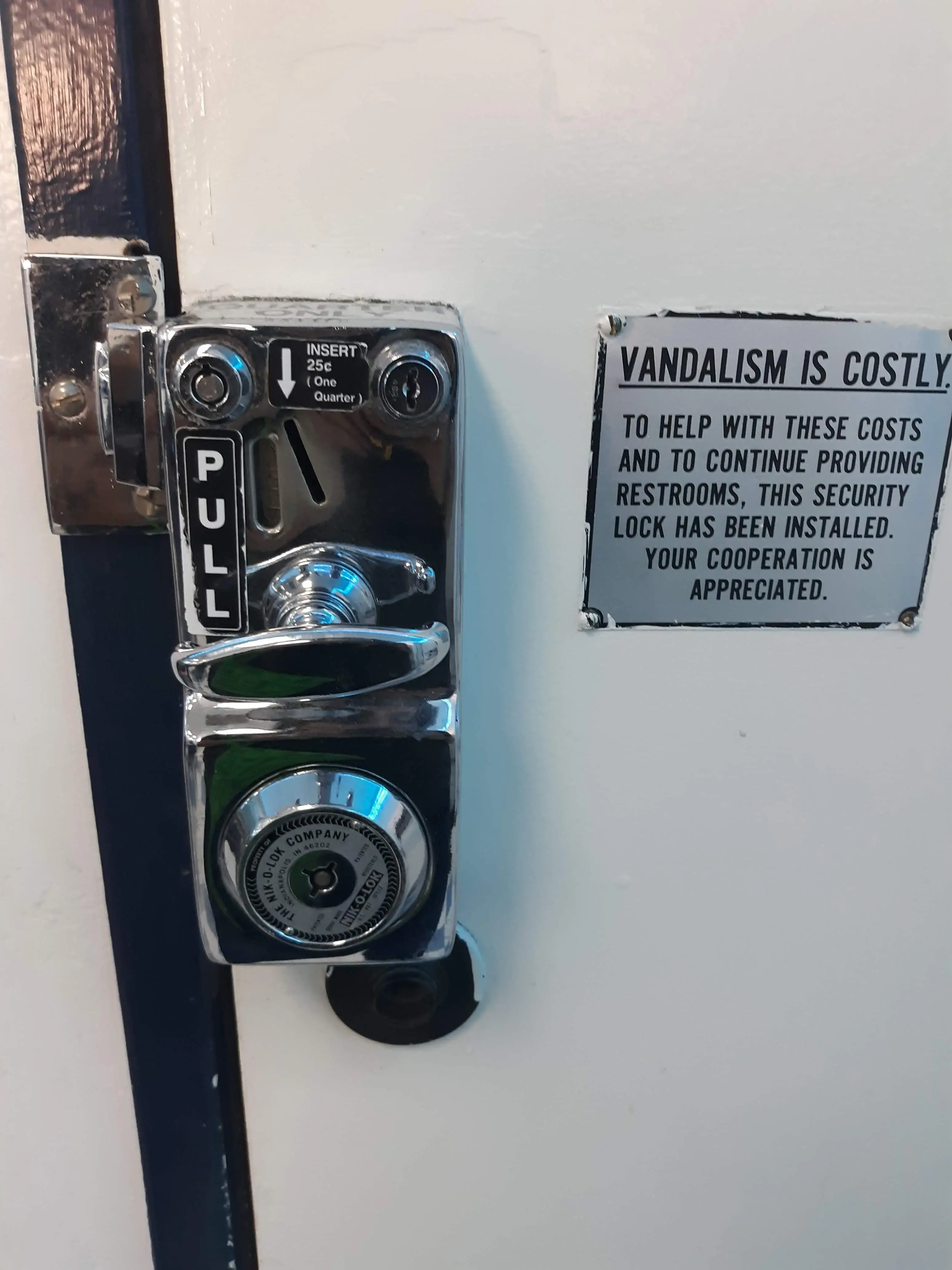 College Coin Laundry - Image 16