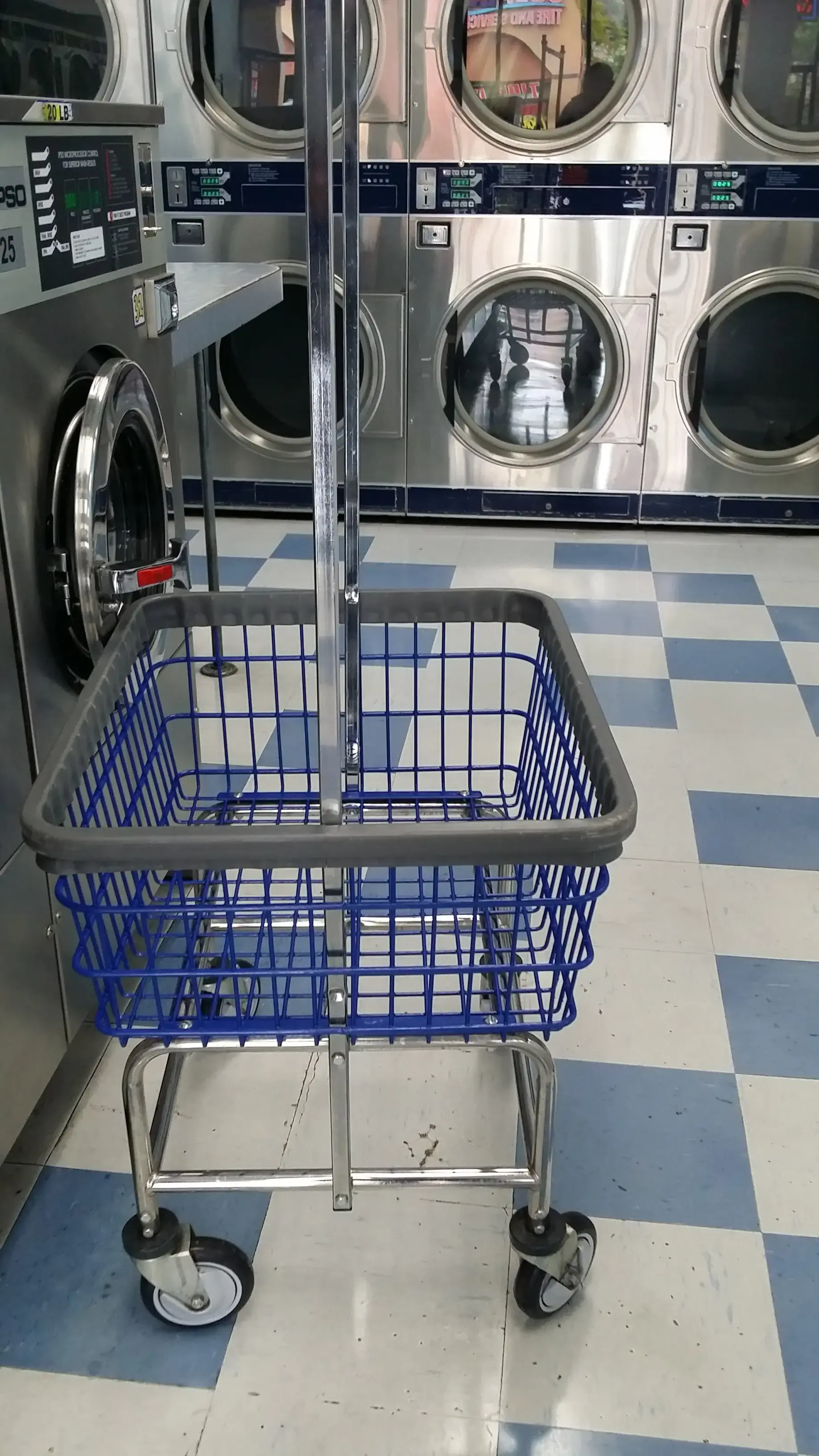 College Coin Laundry - Image 8