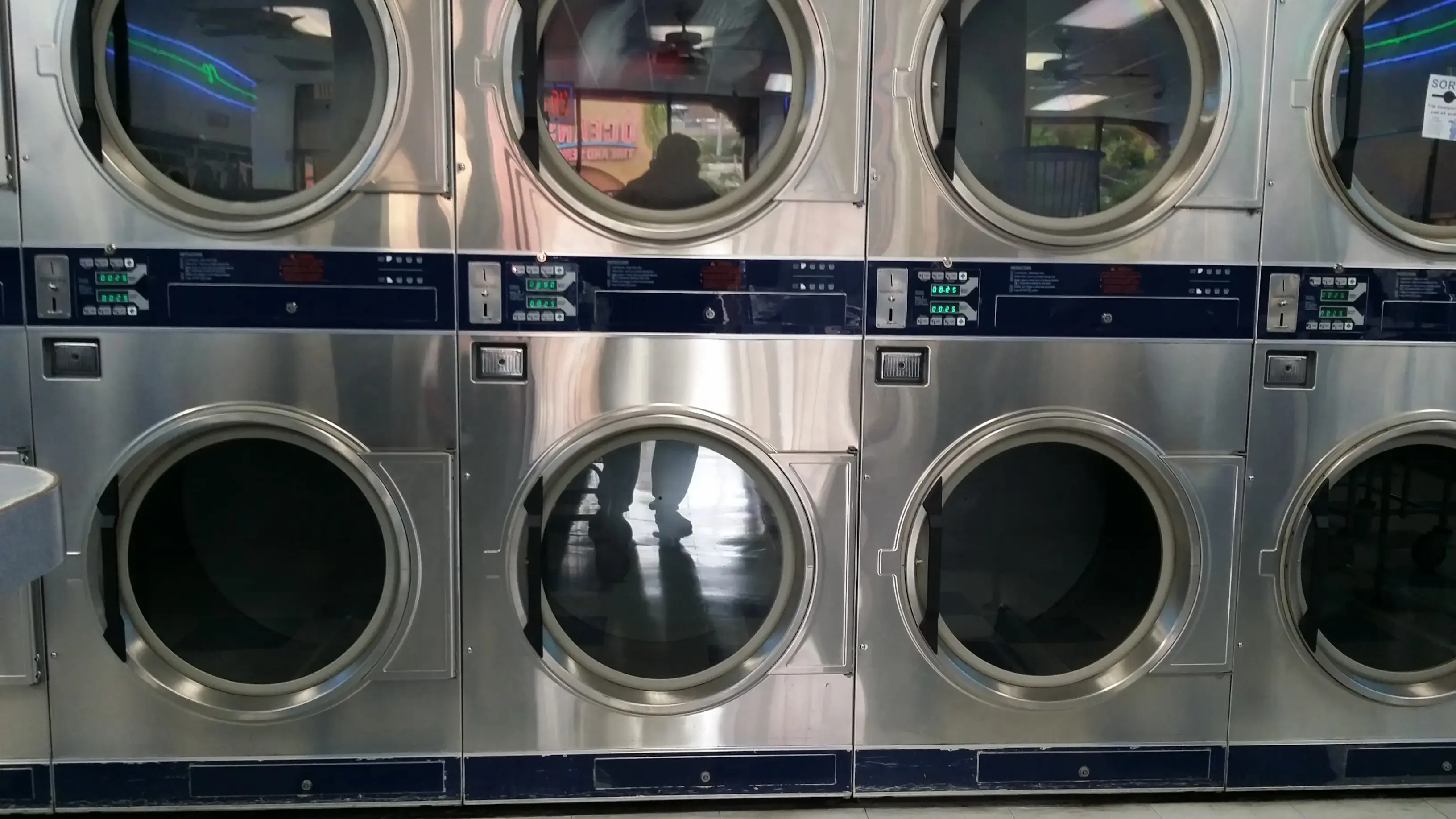 College Coin Laundry - Image 4