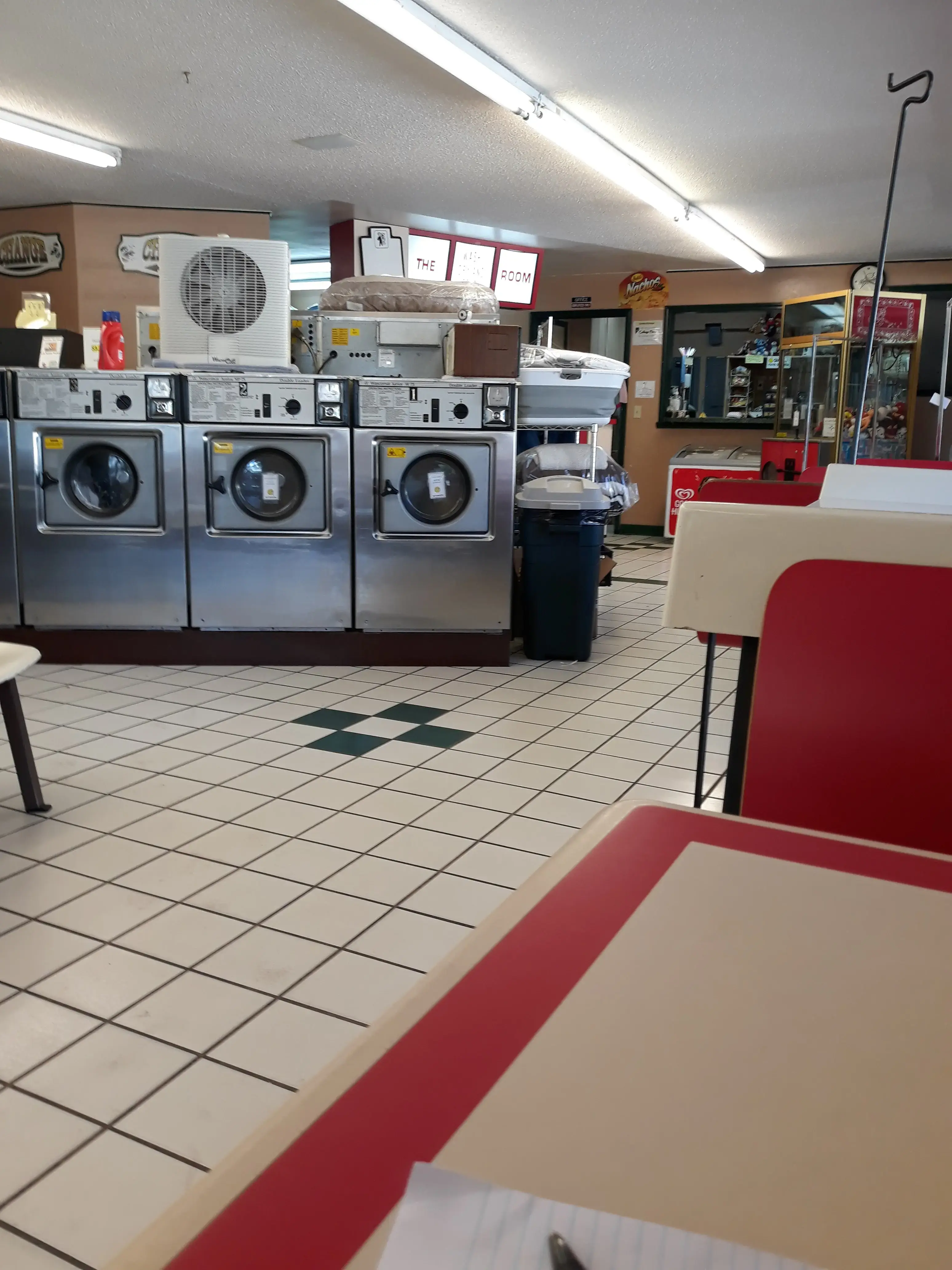 College Plaza Laundry thumbnail 3