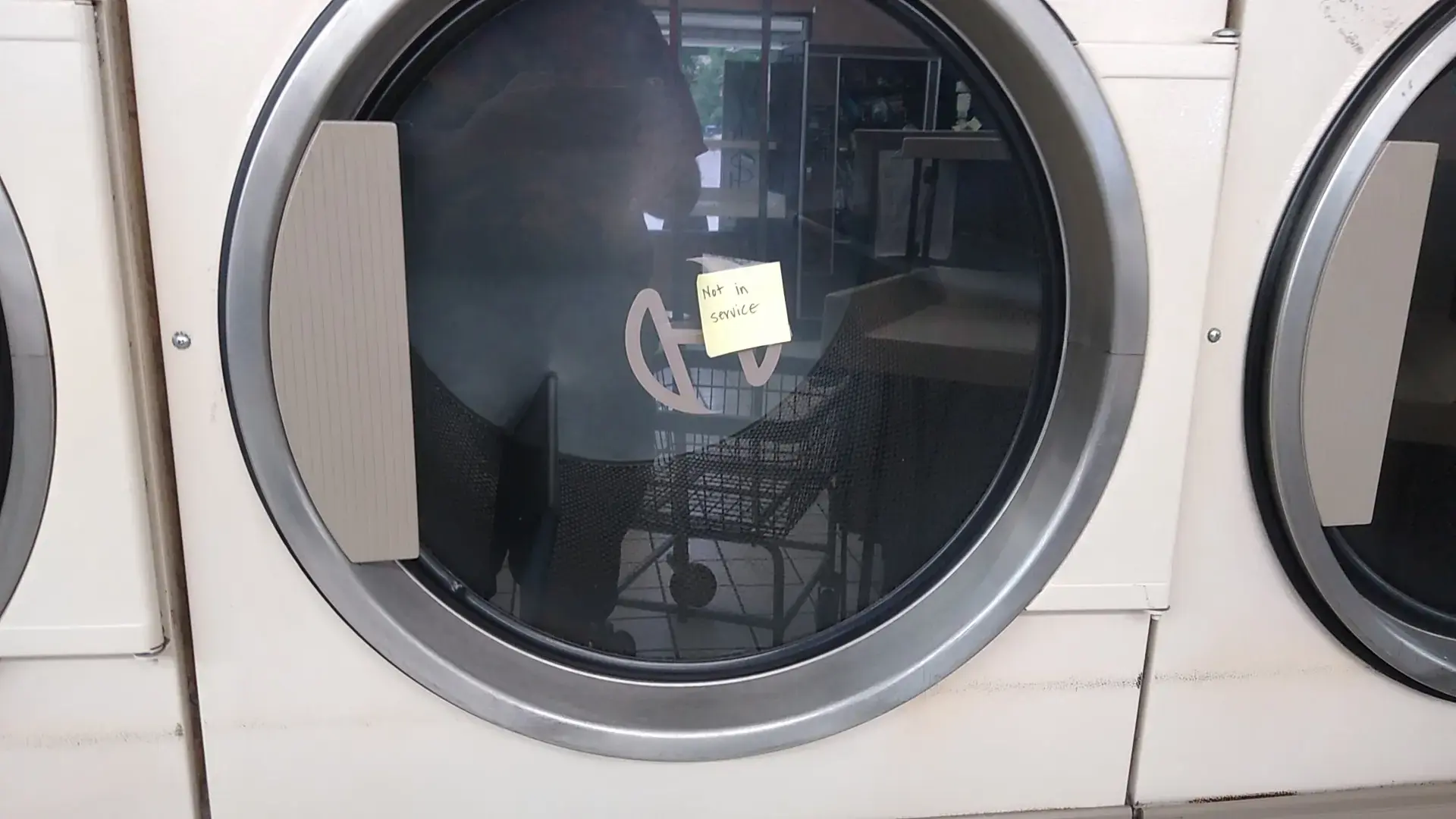 College Plaza Laundry - Image 5