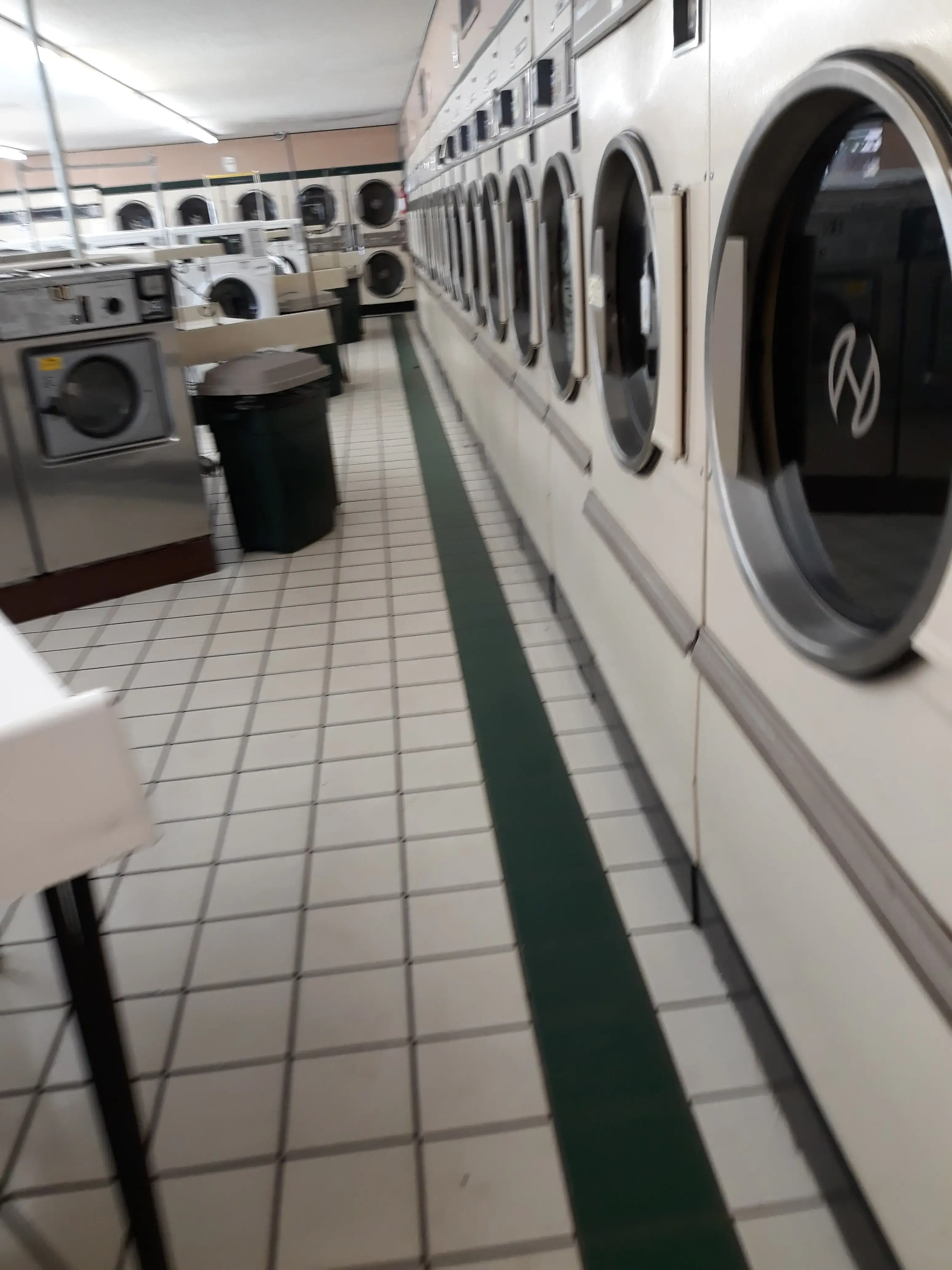 College Plaza Laundry - Image 2