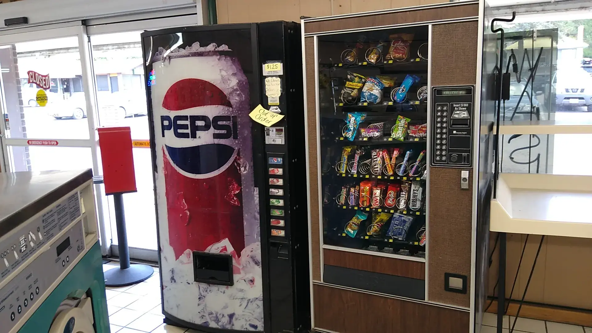 College Plaza Laundry - Image 8