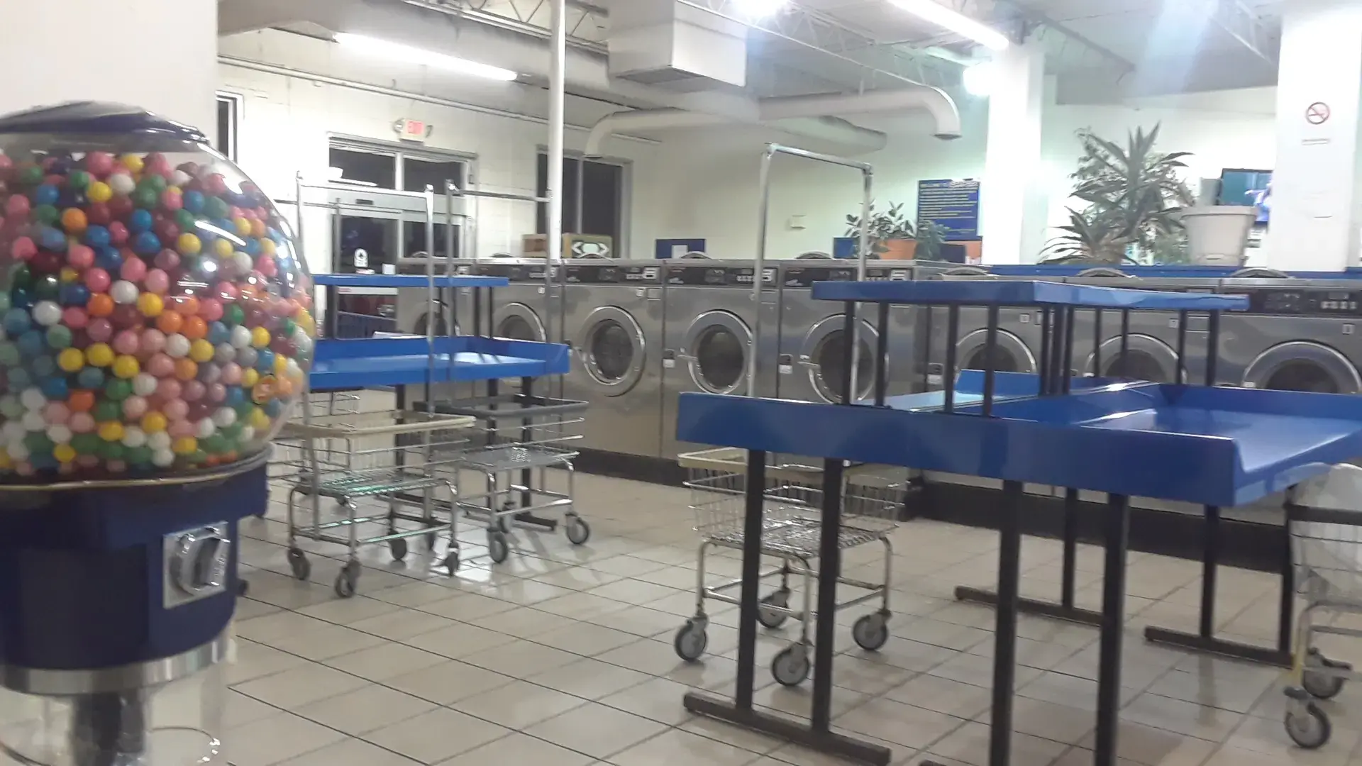 Colley Avenue Laundry Land Laundromat - Image 20