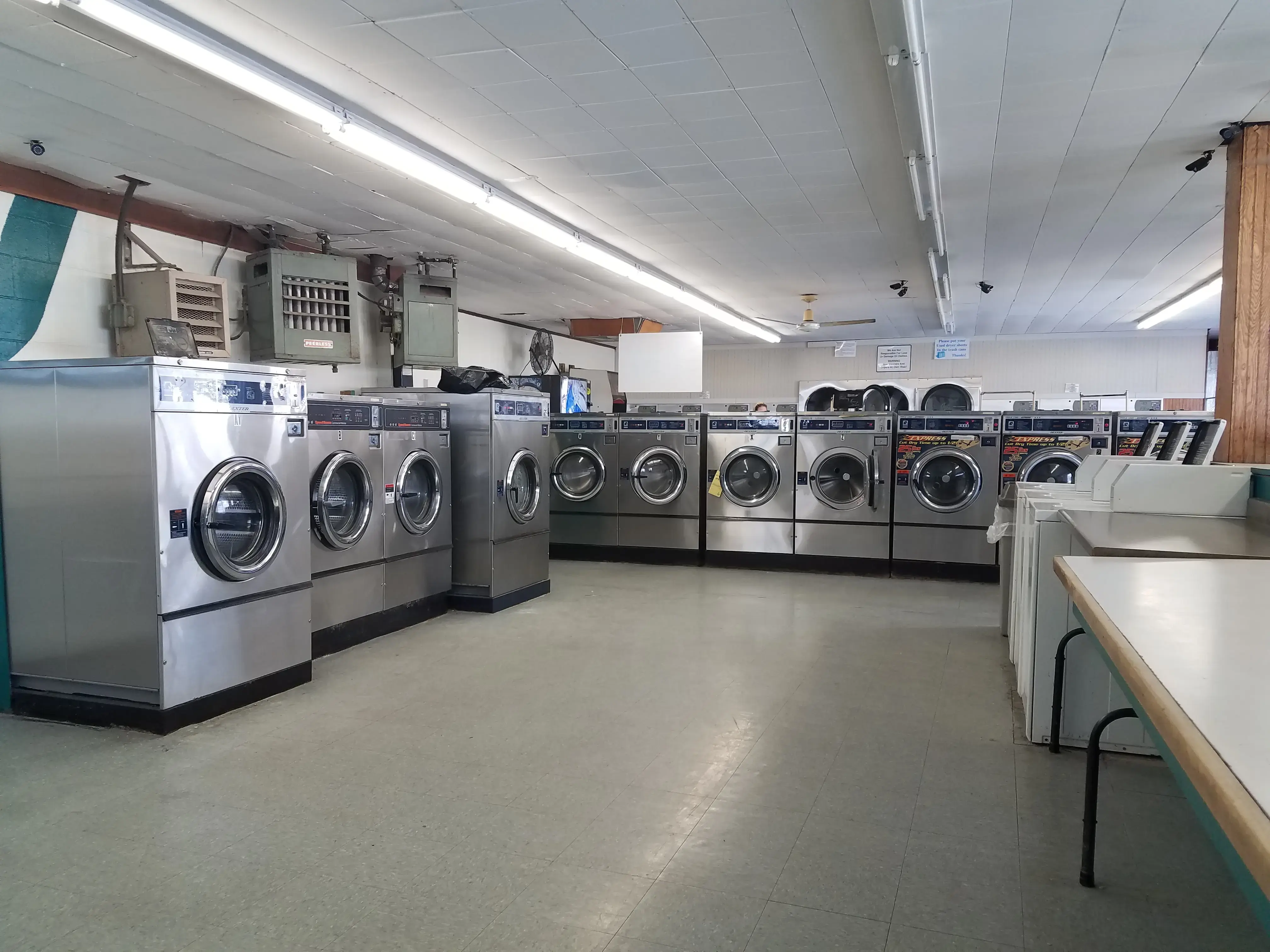 Collins Ave Laundry - Image 19