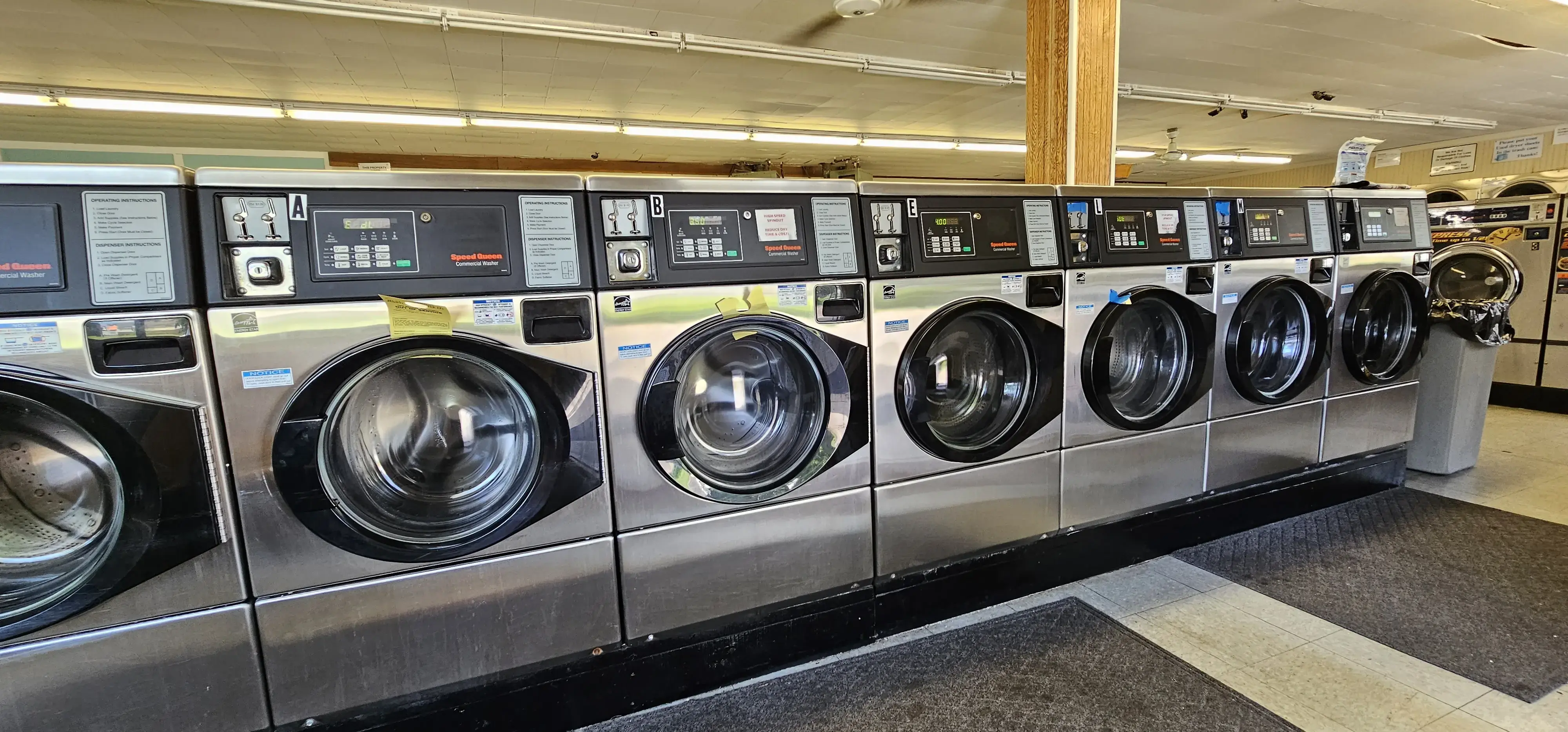 Collins Ave Laundry thumbnail 16