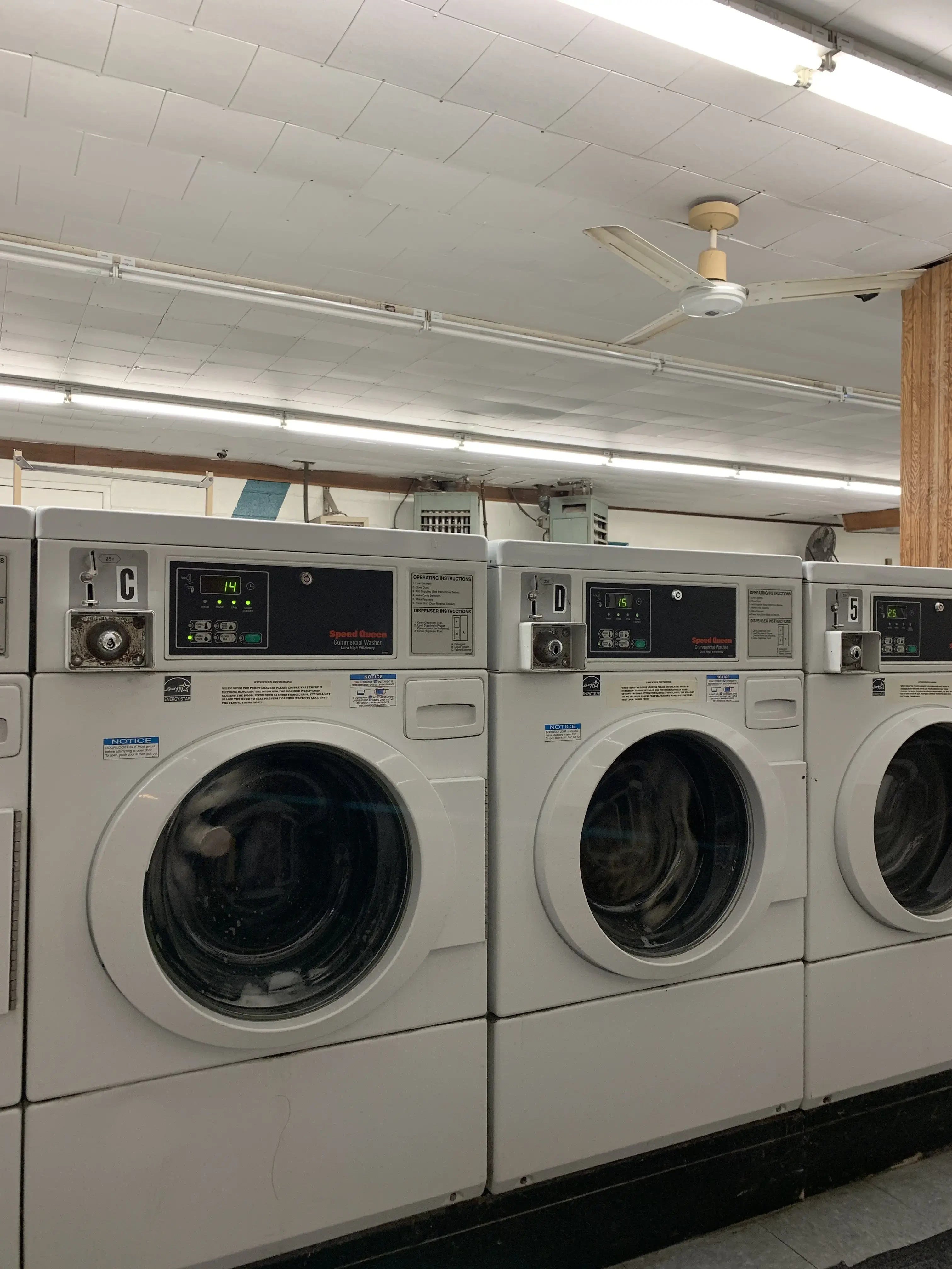 Collins Ave Laundry thumbnail 13