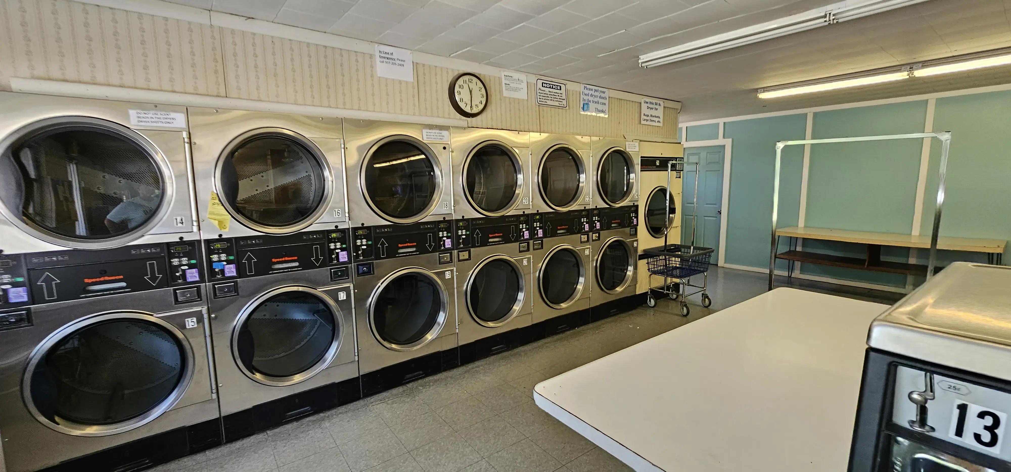 Collins Ave Laundry - Image 17