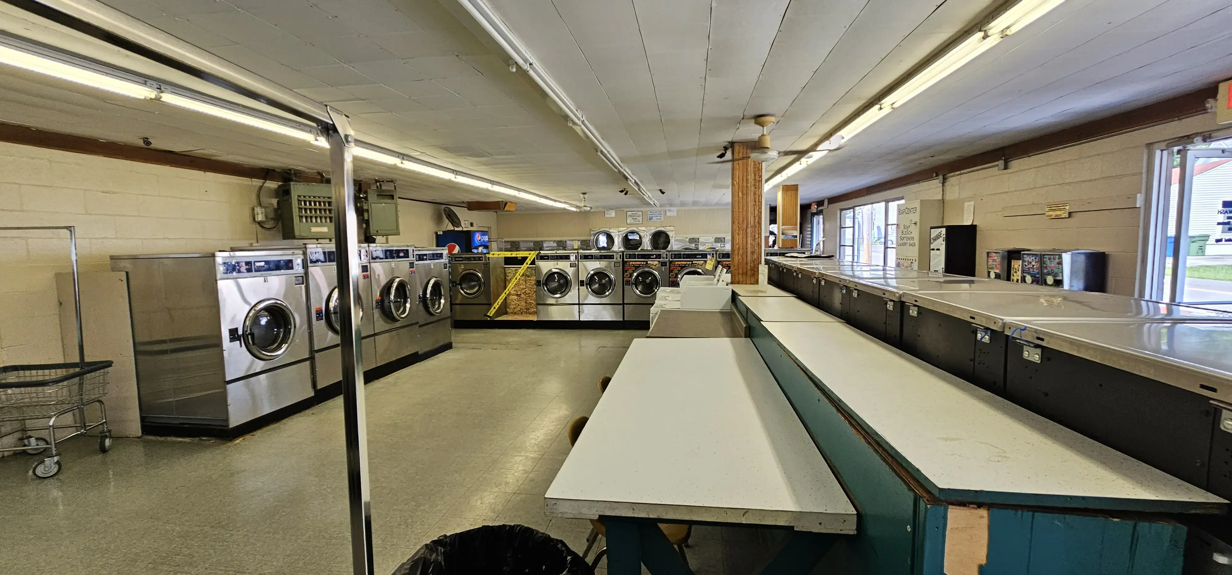 Collins Ave Laundry thumbnail 1