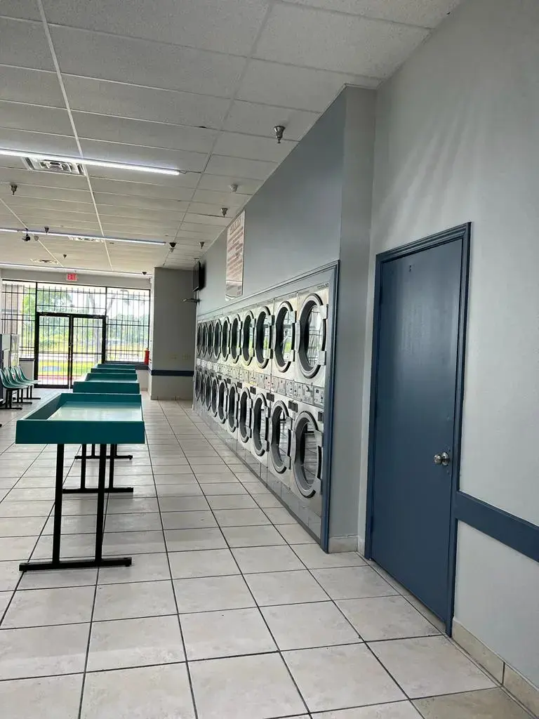 Collin's Washateria - Image 6