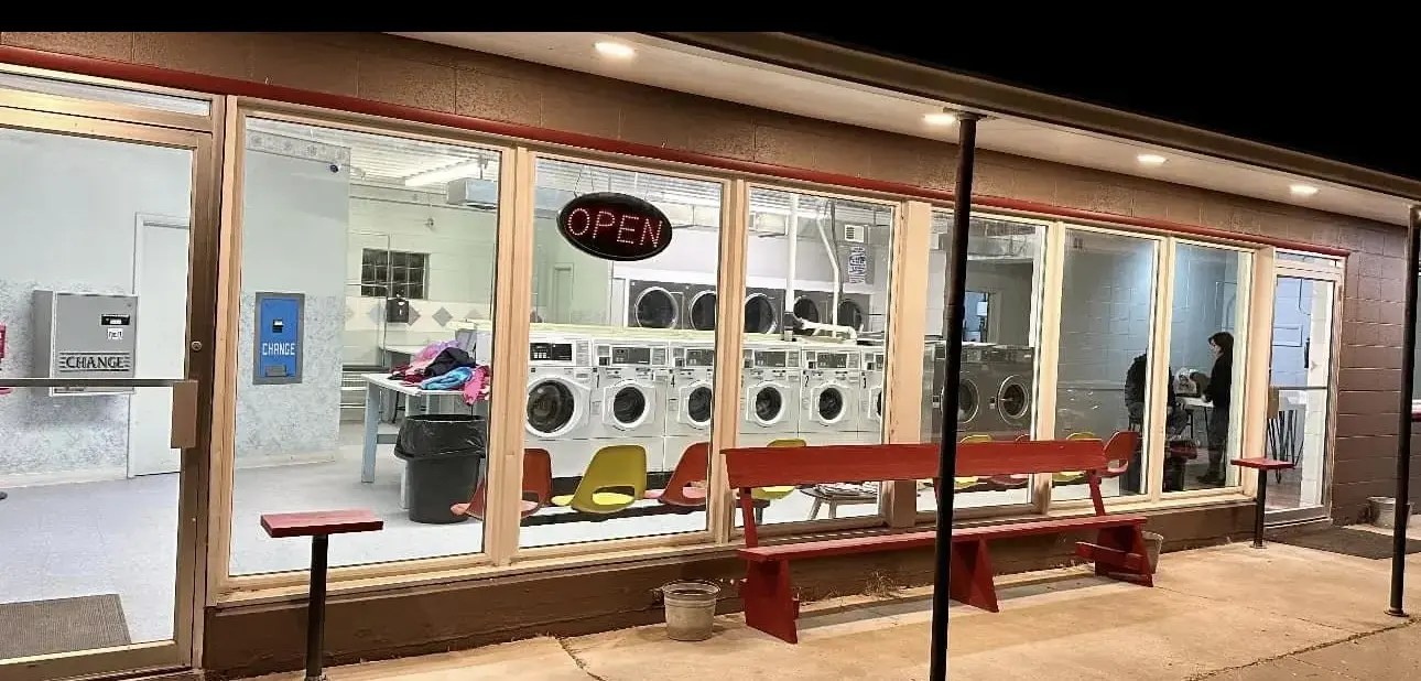 Coloma Laundromat thumbnail 19