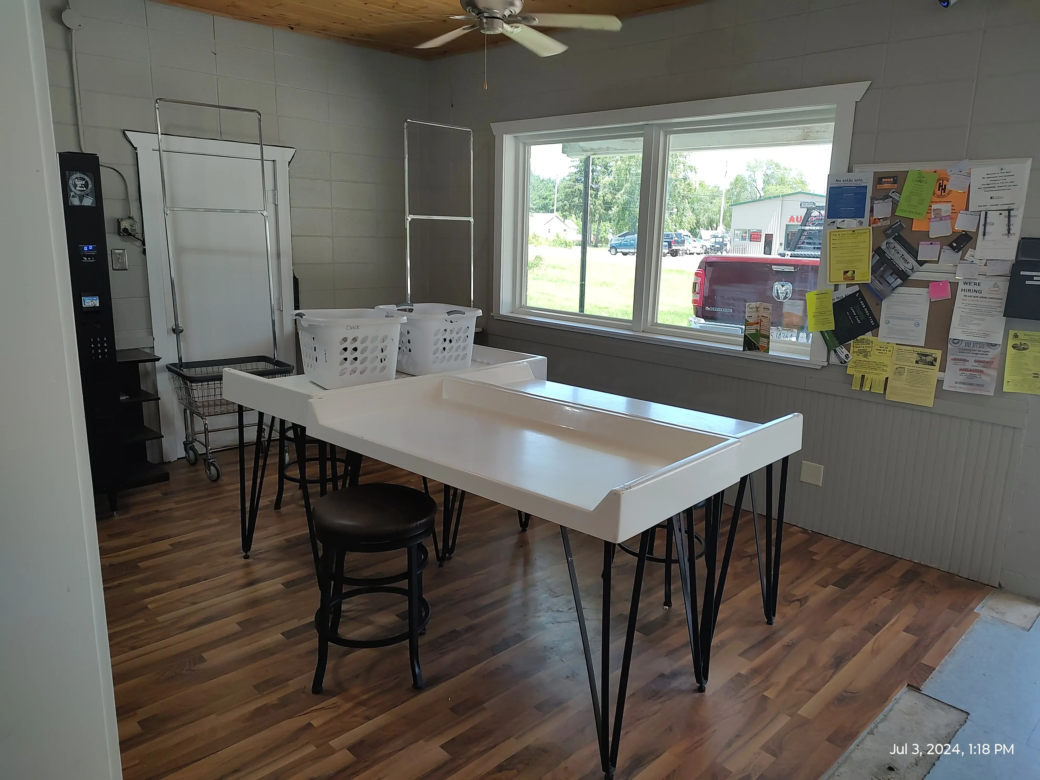 Coloma Laundromat - Image 13