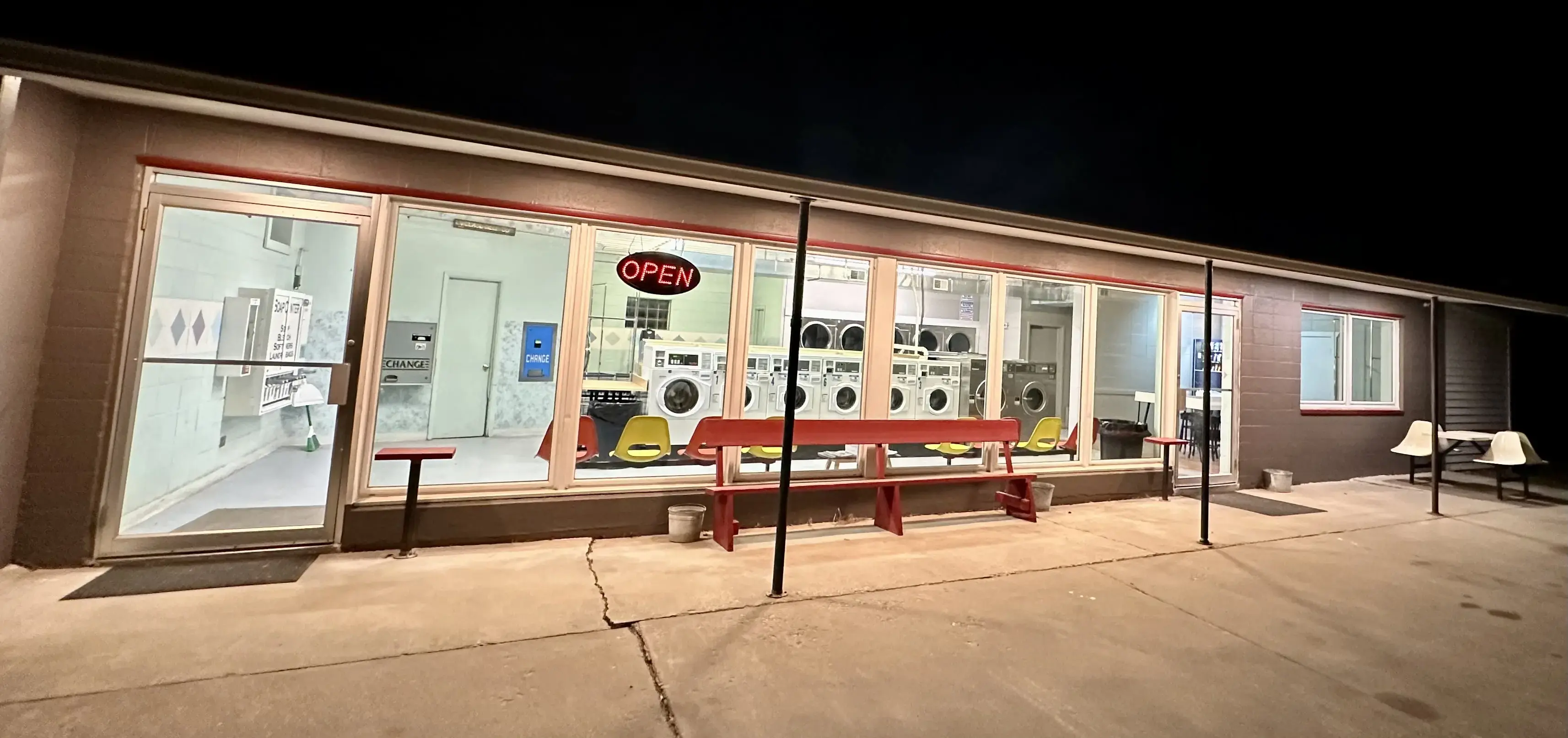 Coloma Laundromat - Image 18