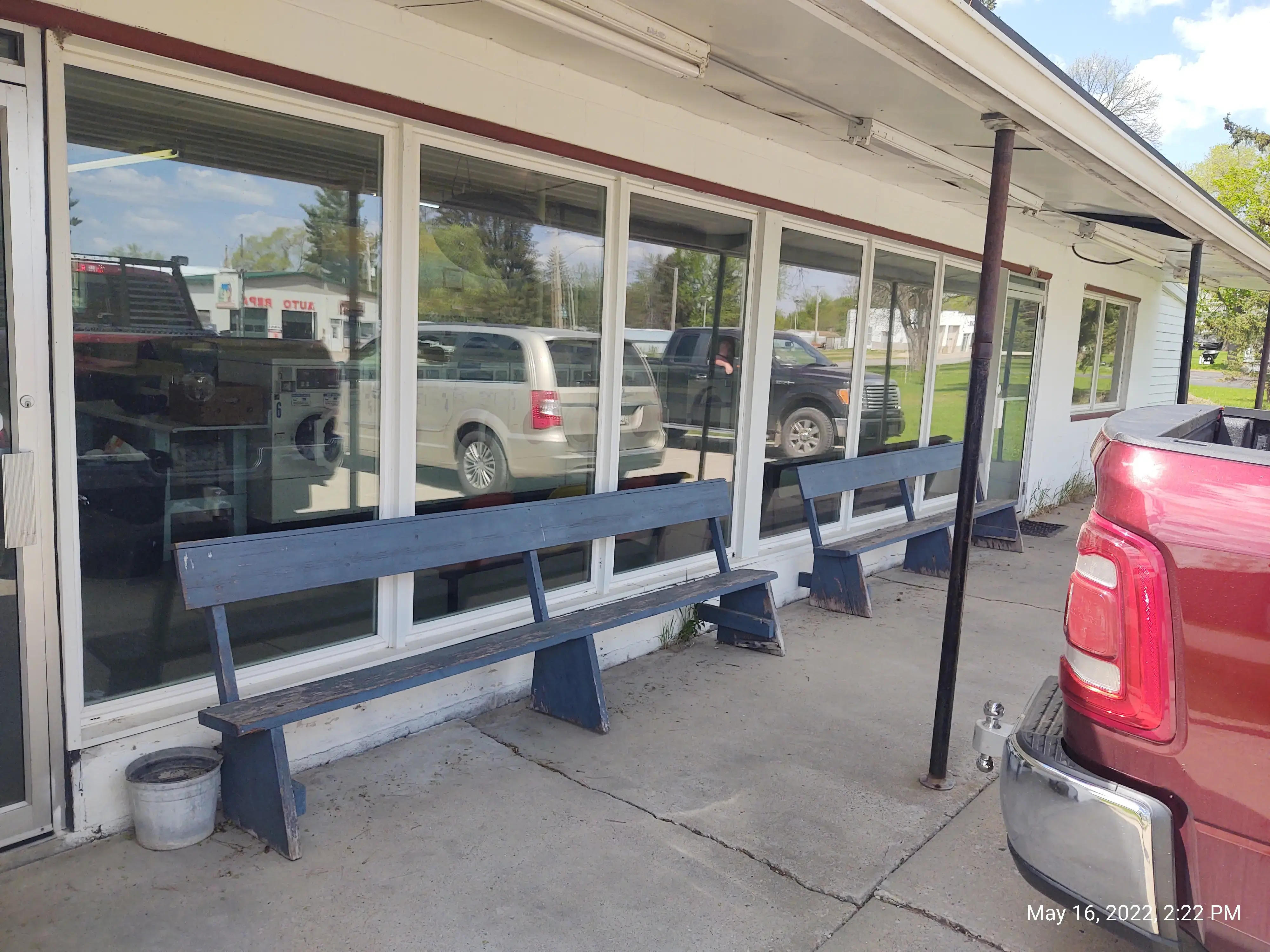 Coloma Laundromat thumbnail 6