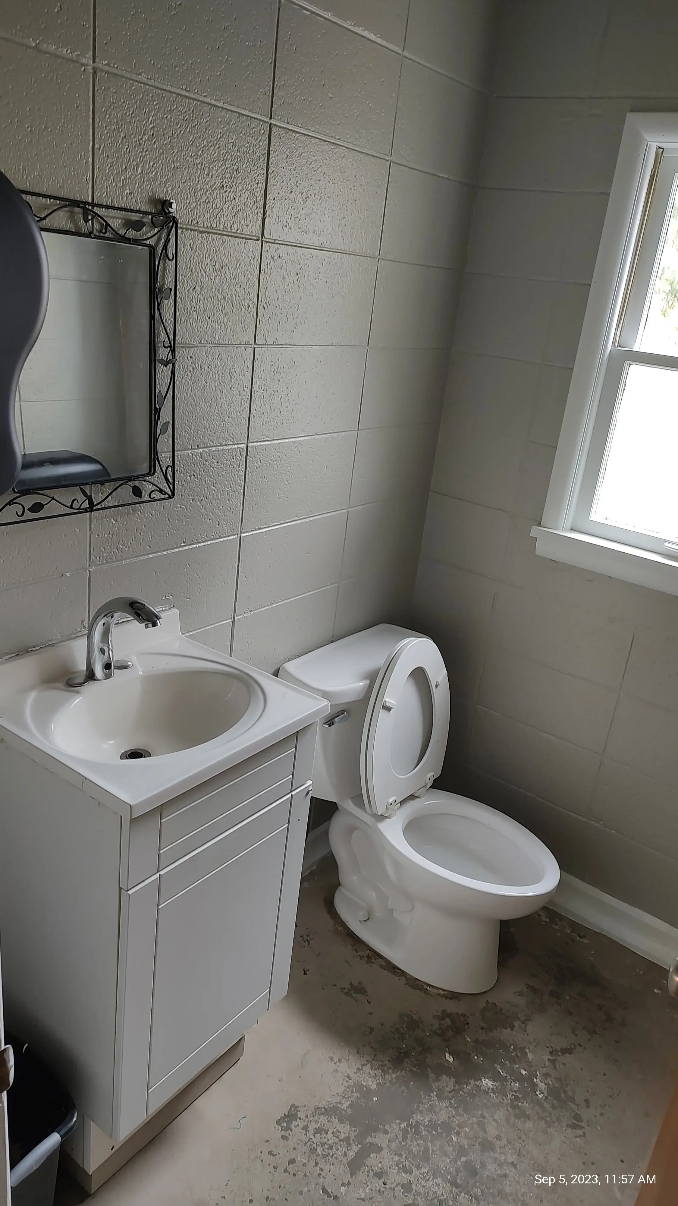 Coloma Laundromat - Image 3