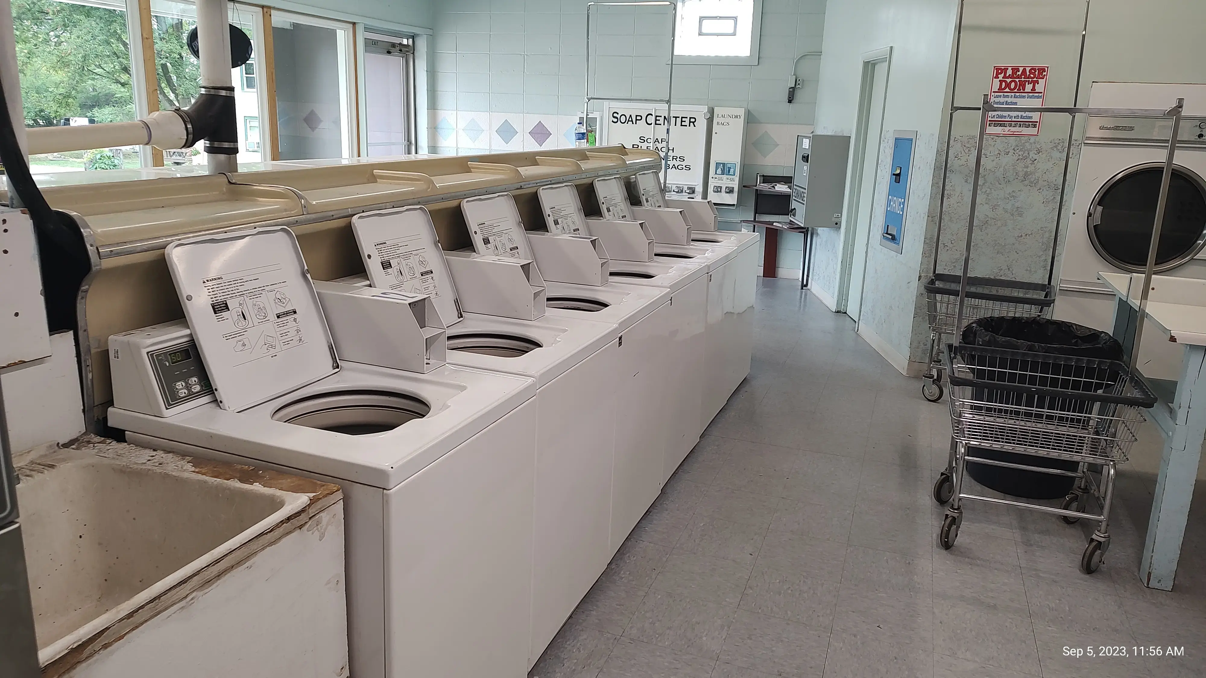 Coloma Laundromat - Image 4